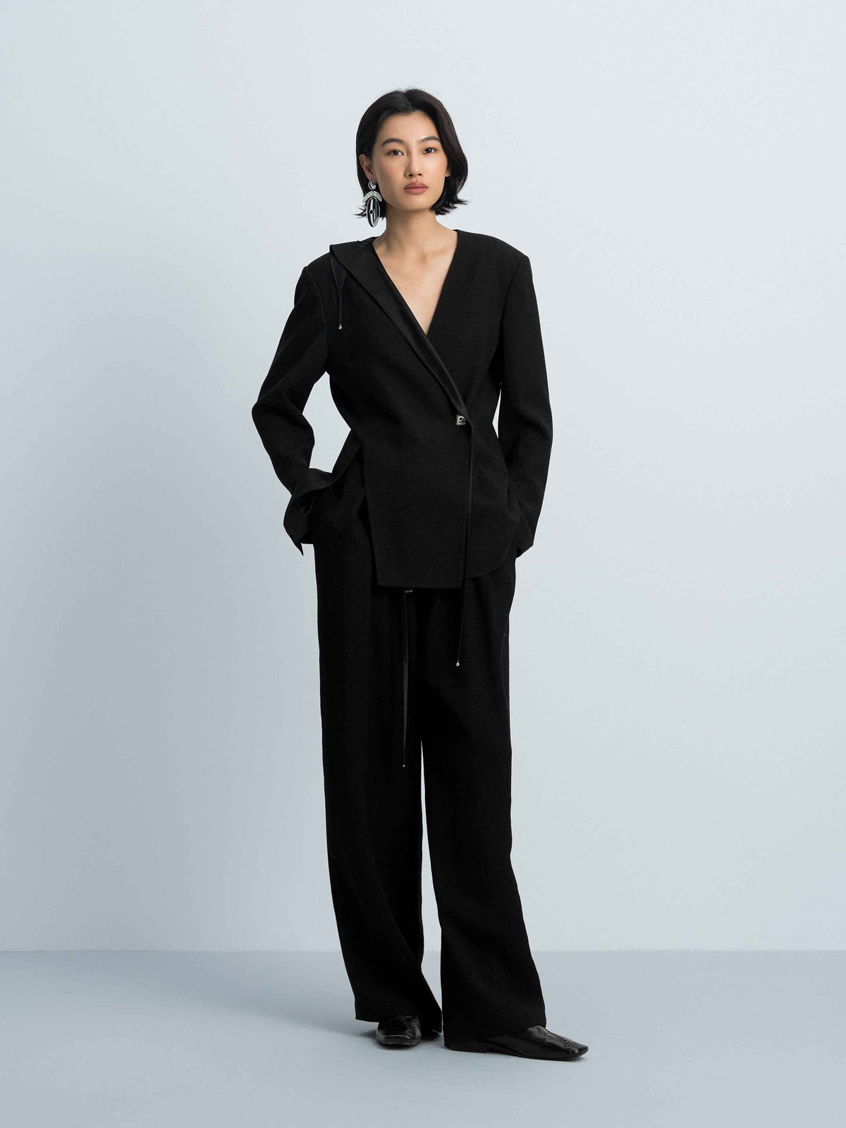 Black Diacetate Linen Weave V-Neck Metal Hardware Blazer