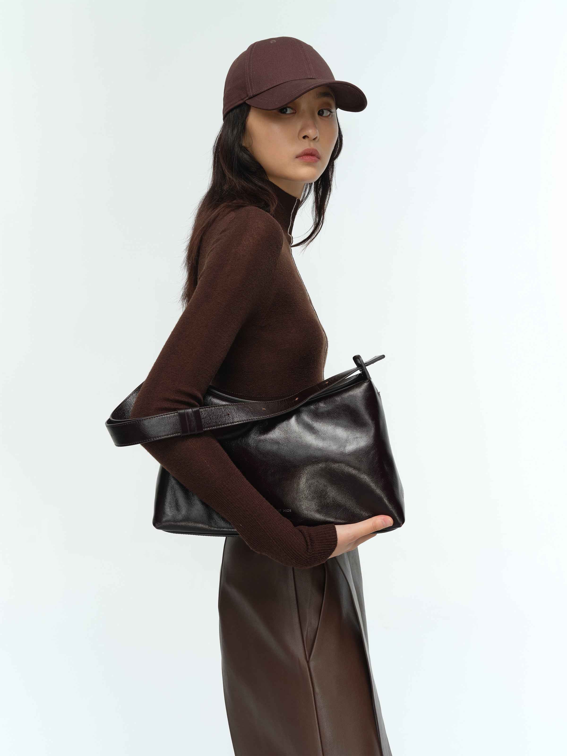 Galbe Shoulder Bag