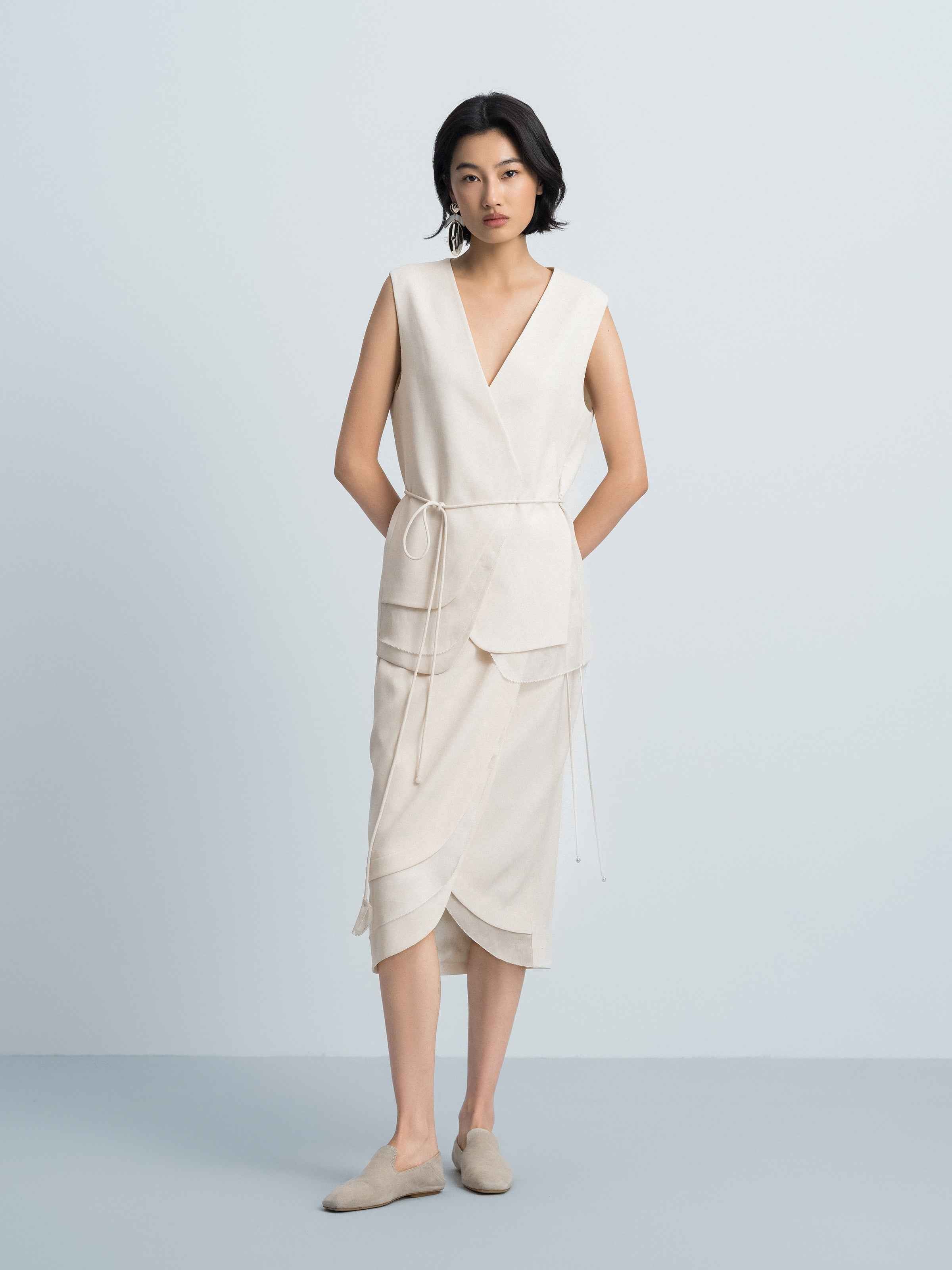 Cream White Triacetate Petal Pendant Straight Midi Vest
