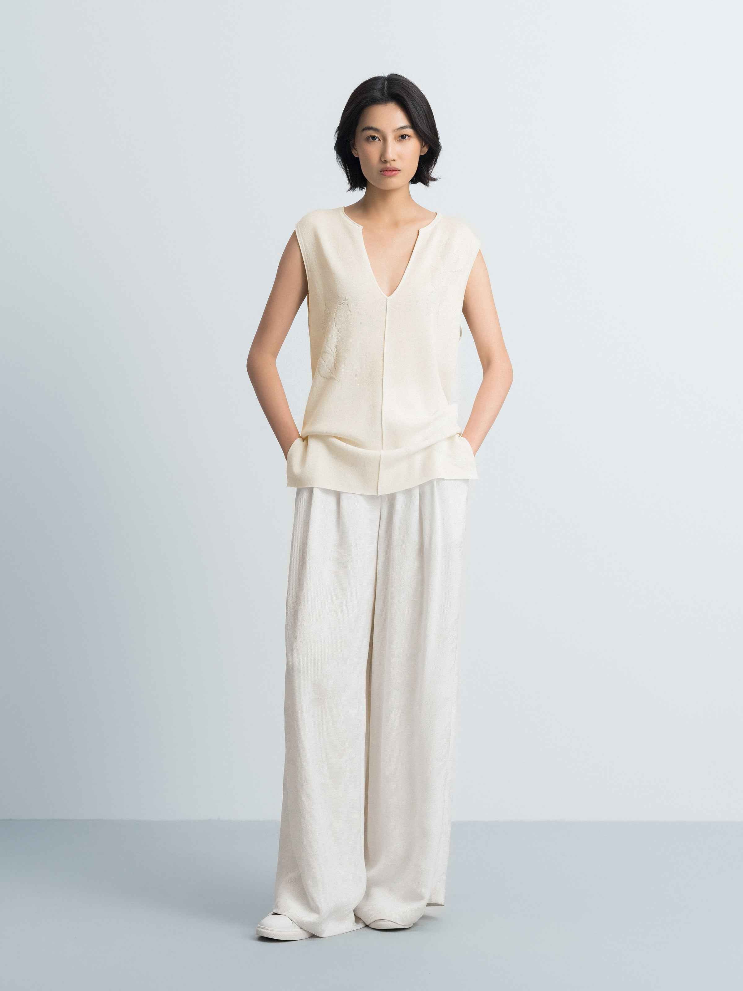 Cream White Cotton Acetate Floral Jacquard V-Neck Knit Vest