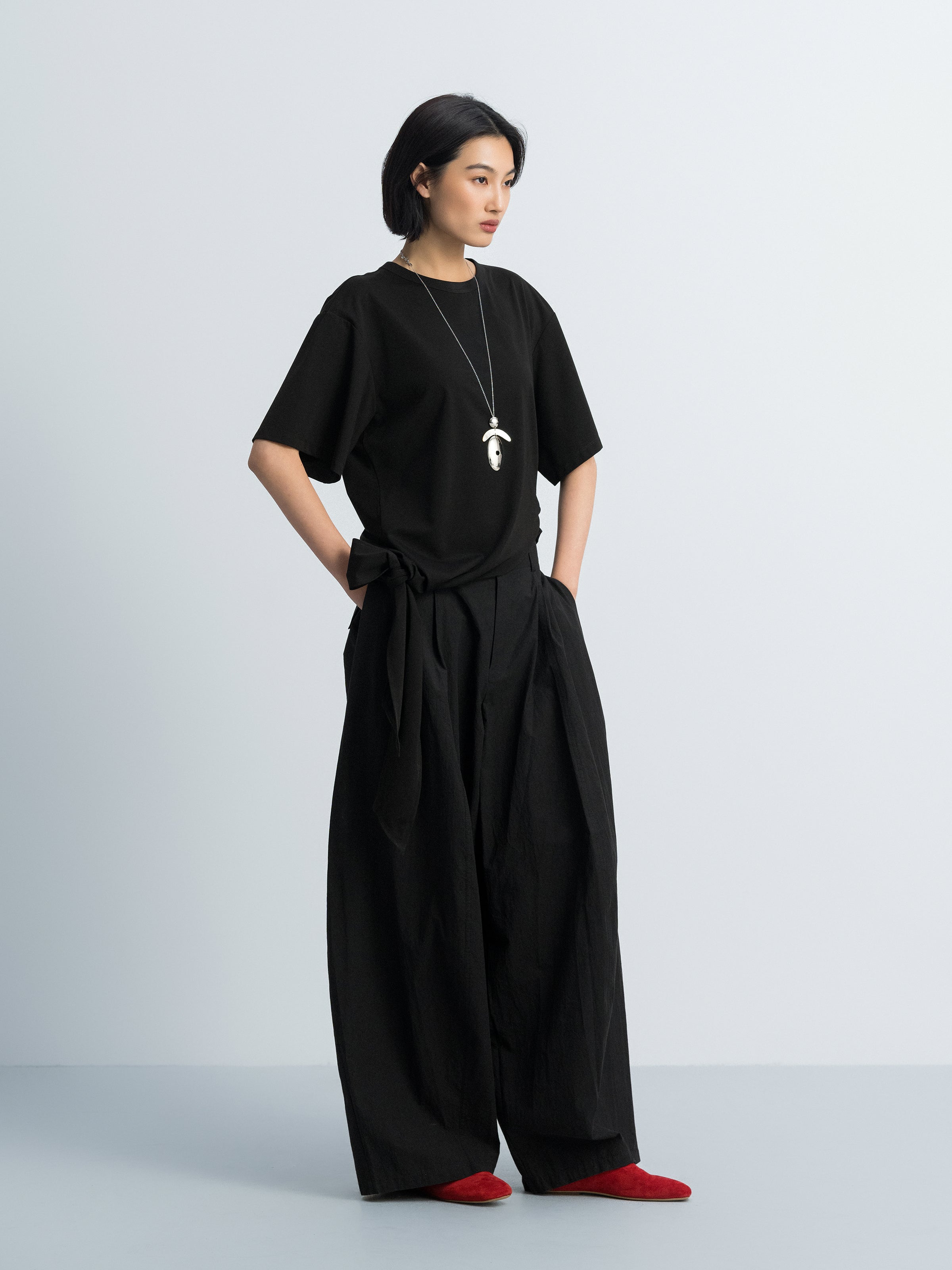Black Silk Romanit Knot Hem Short-Sleeve T-Shirt