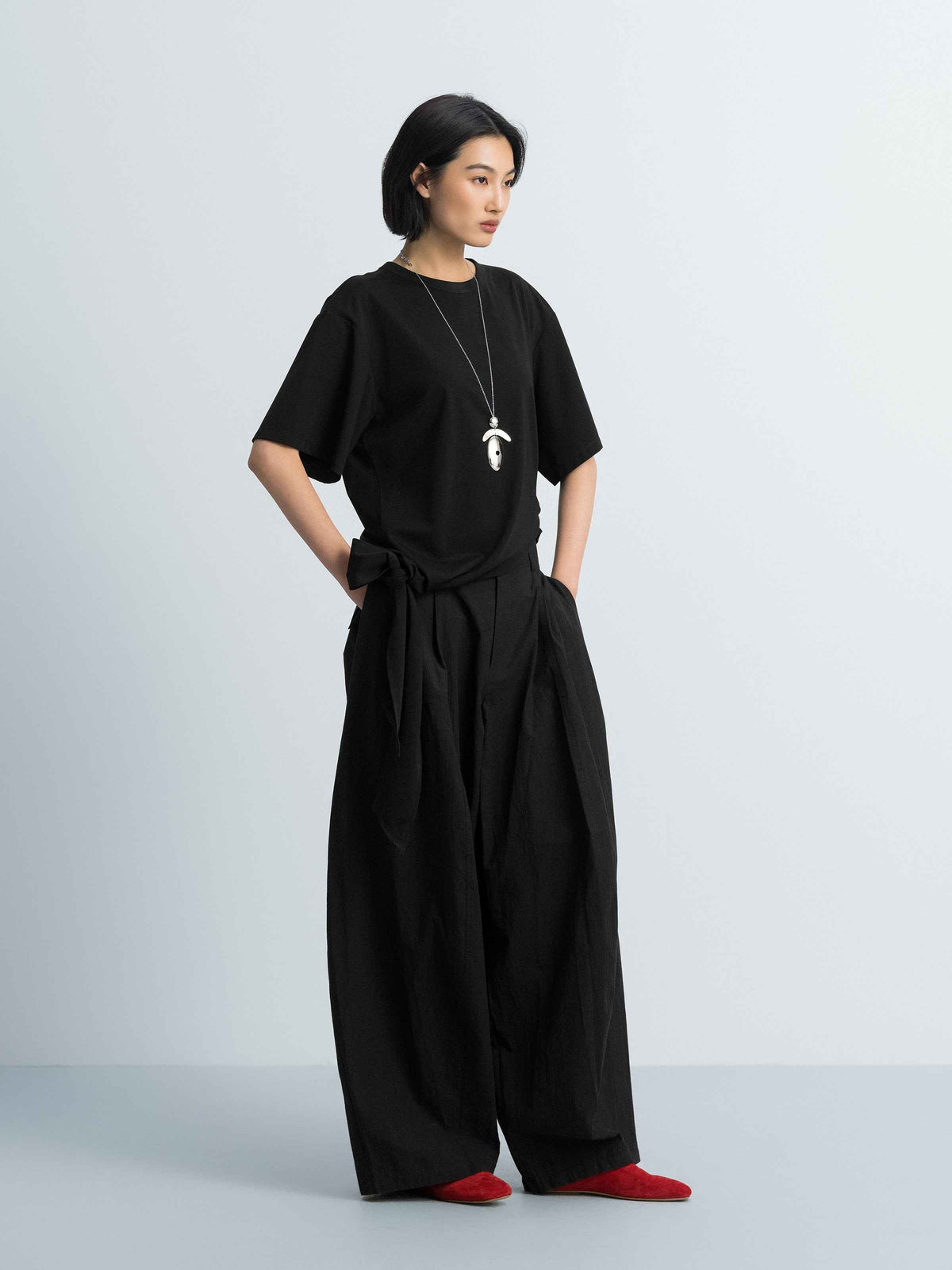 Black Silk Romanit Knot Hem Short-Sleeve T-Shirt