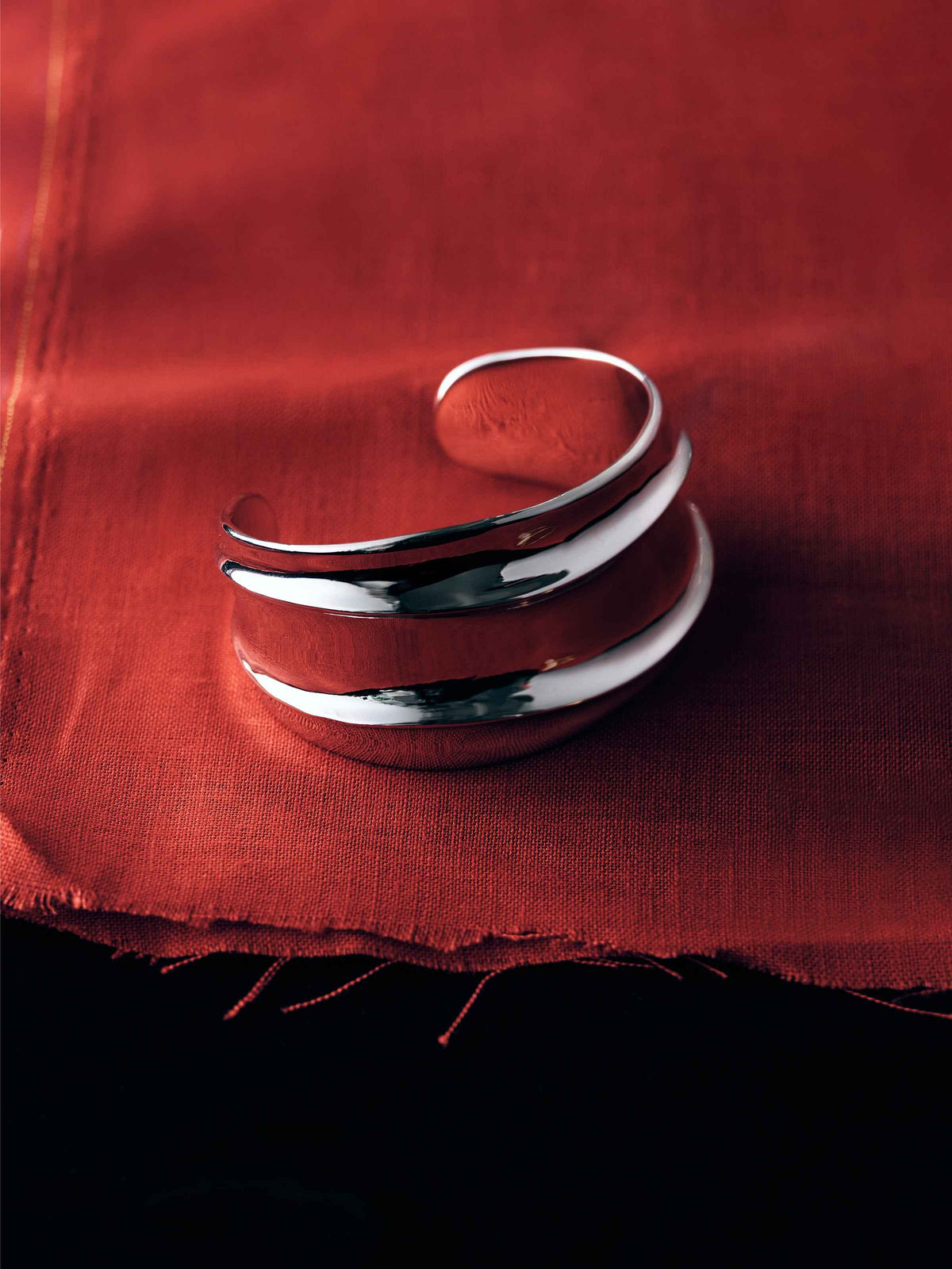 Asymmetrical Streamline‑Cuff Bracelet