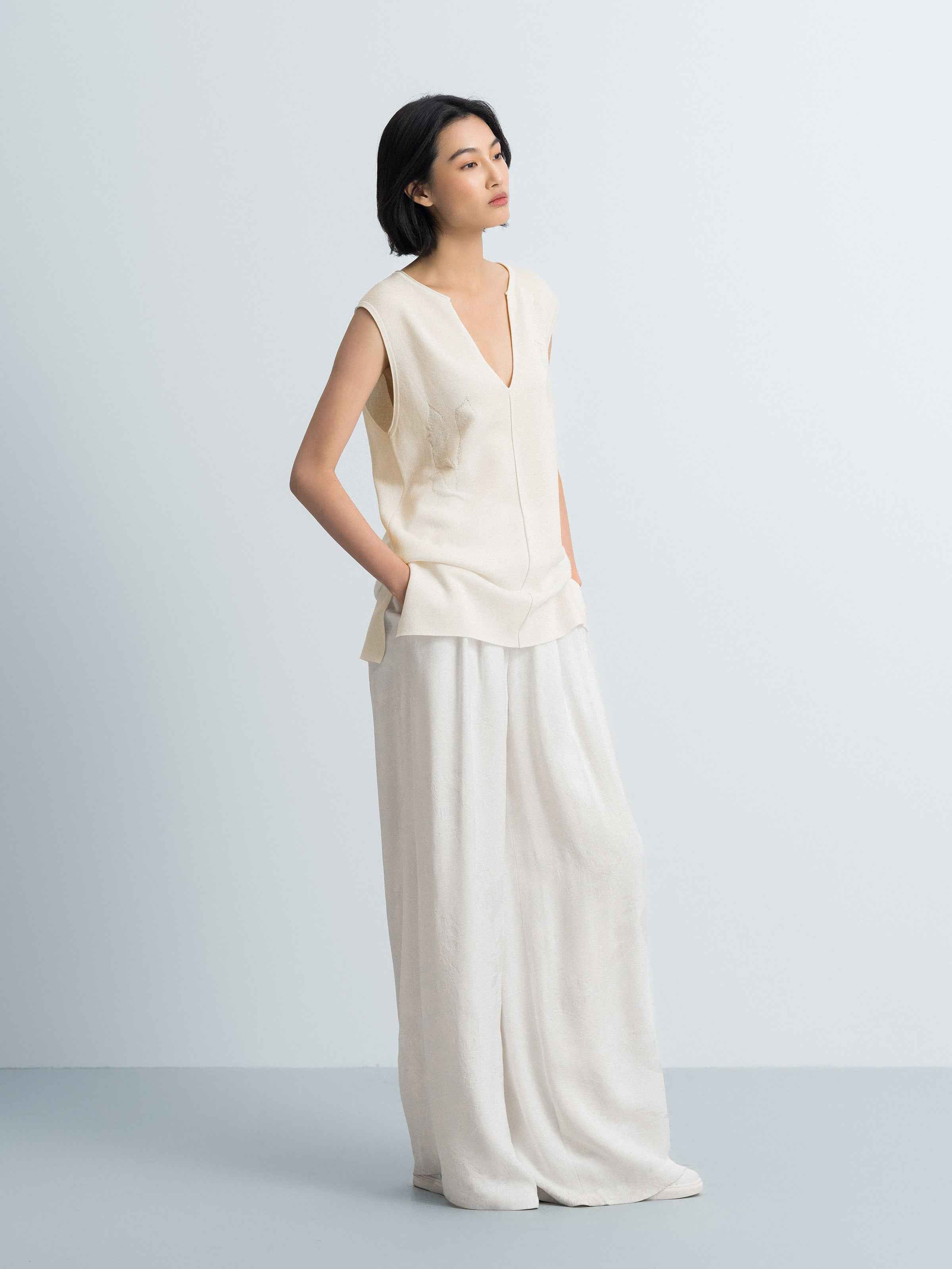Cream White Cotton Acetate Floral Jacquard V-Neck Knit Vest