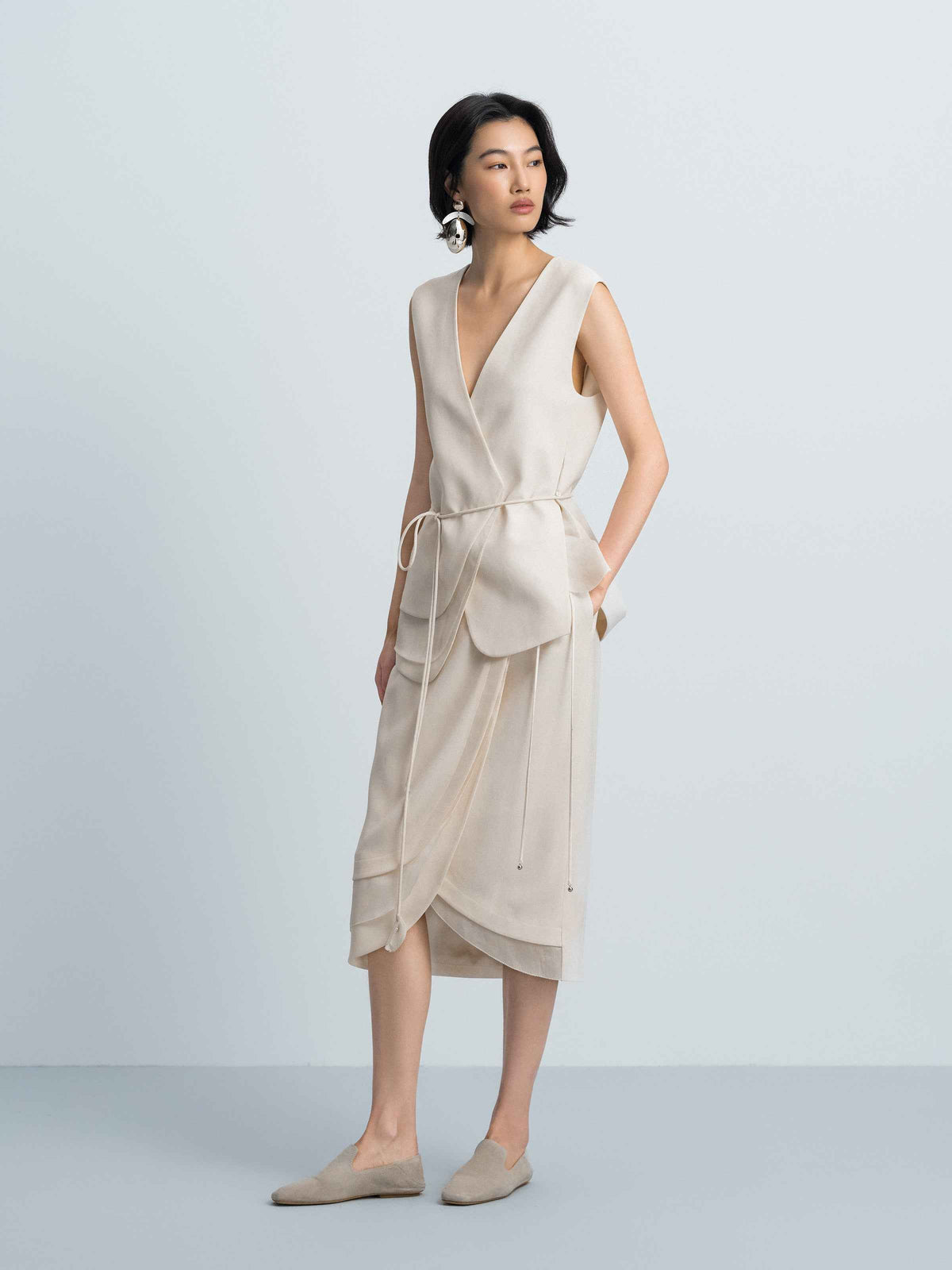 Cream White Triacetate Petal Pendant Straight Midi Vest