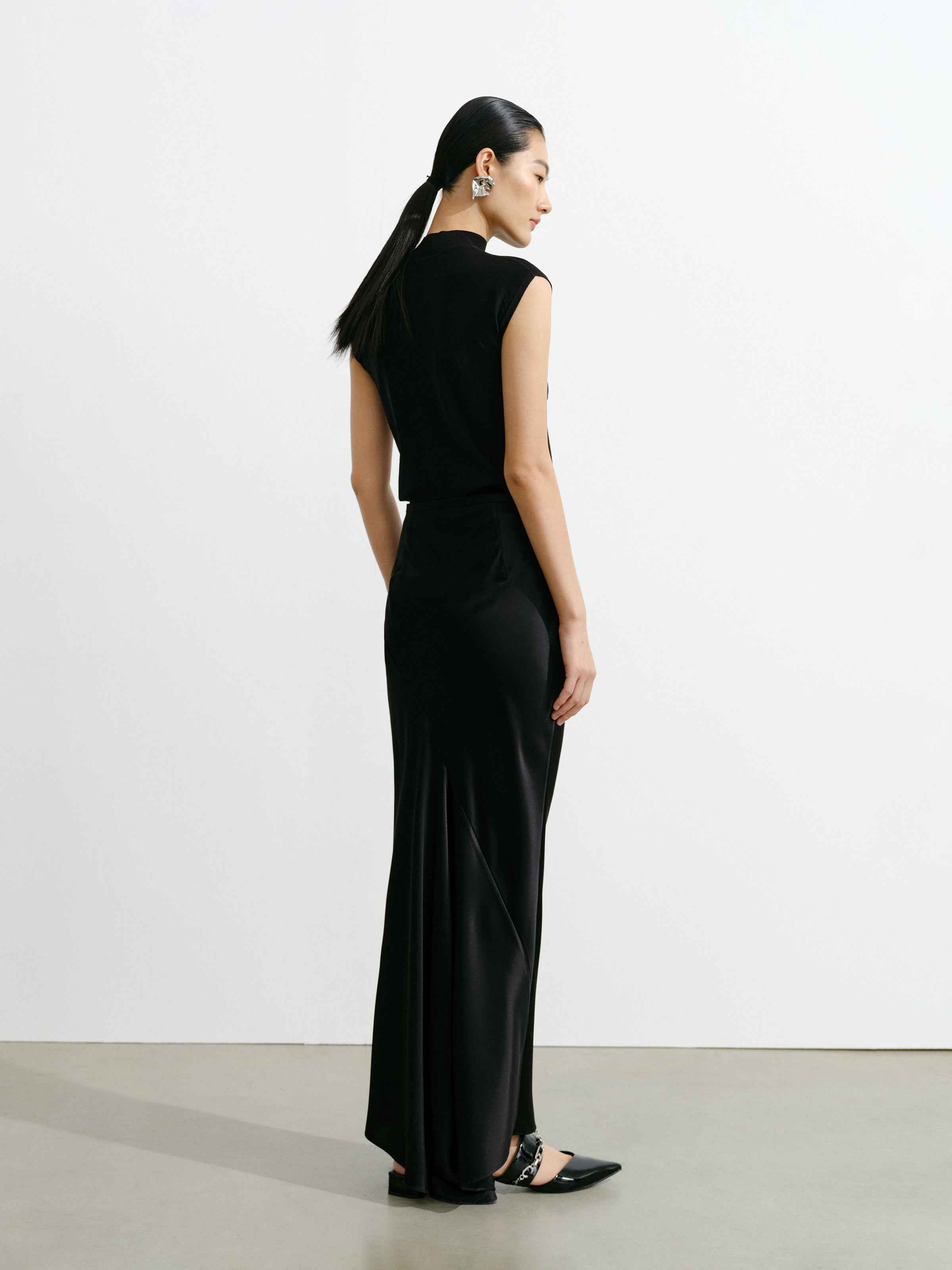 Black Viscose Nylon Seamless Ribbed Hem Slim Knit Pullover
