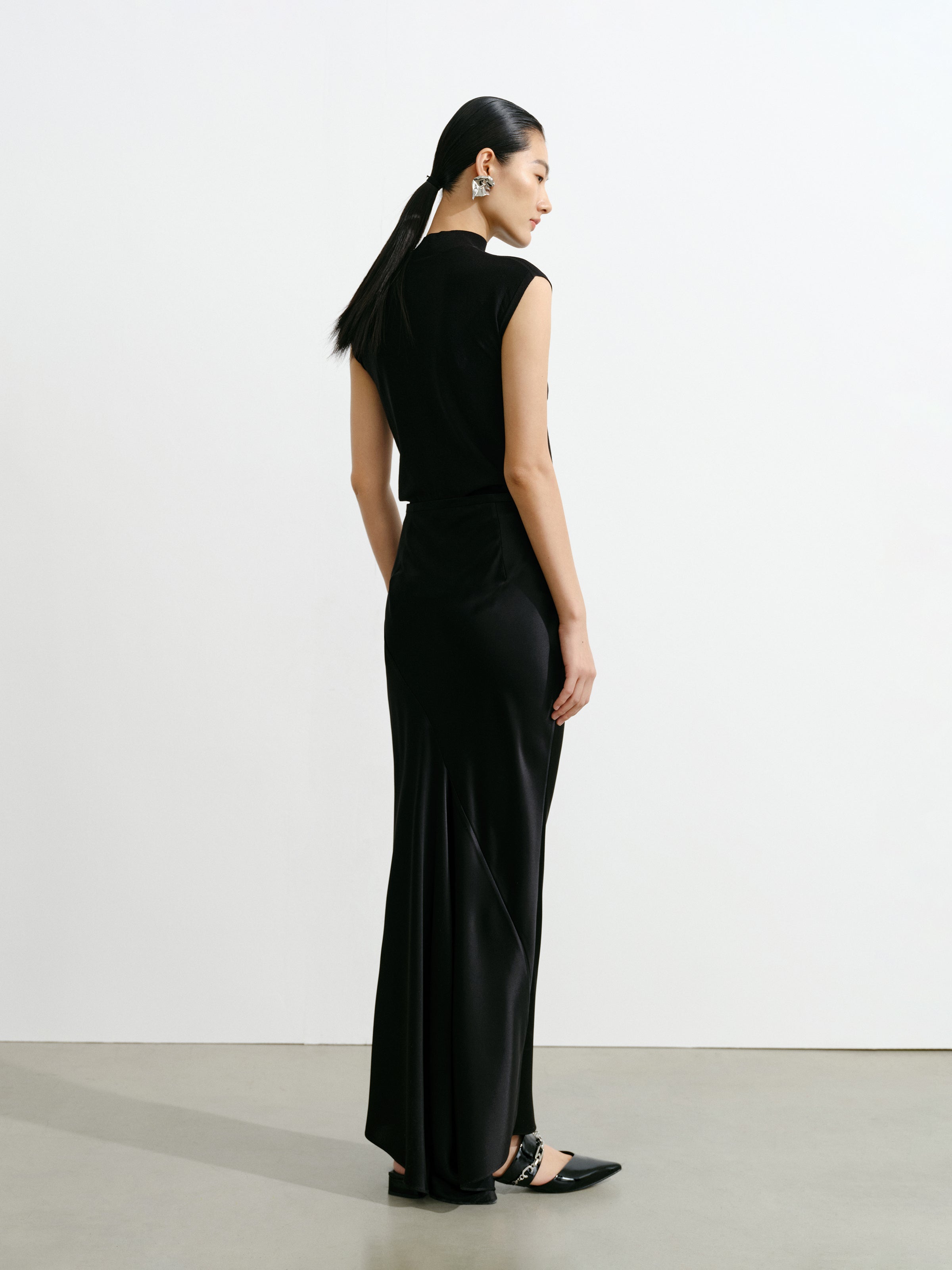 Black Viscose Nylon Seamless Ribbed Hem Slim Knit Pullover