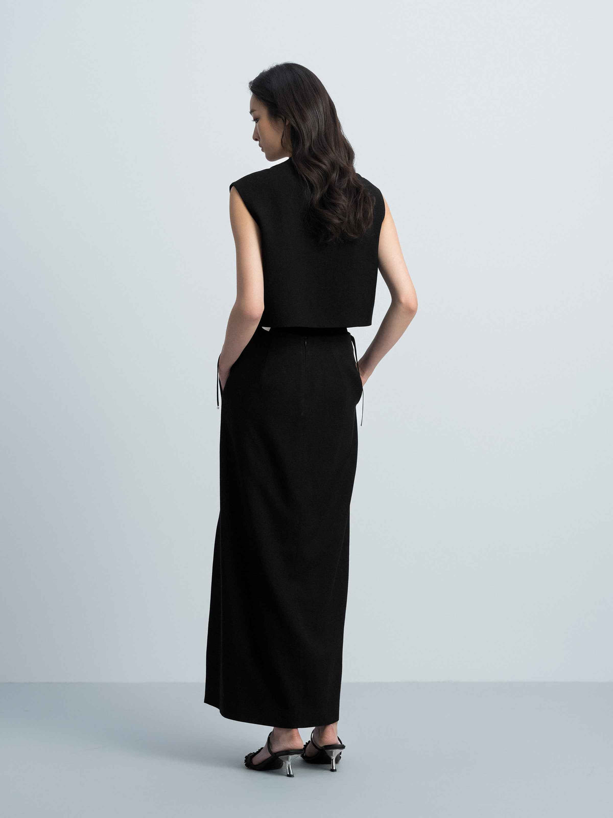 Black Diacetate Linen Weave Cropped Straight Short Vest