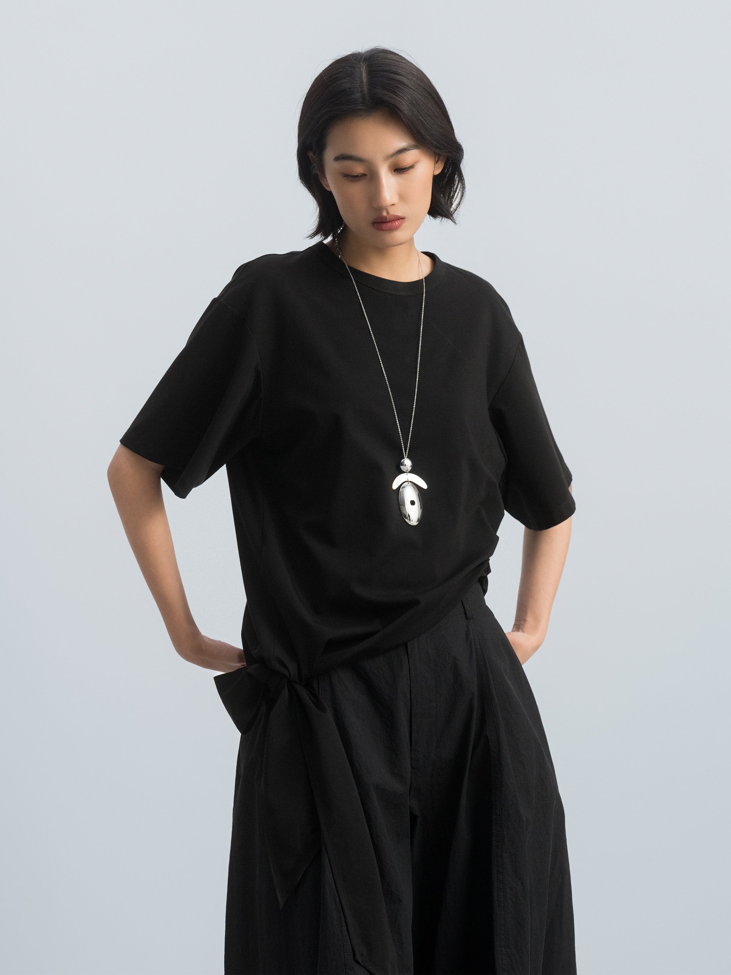 Black Silk Romanit Knot Hem Short-Sleeve T-Shirt
