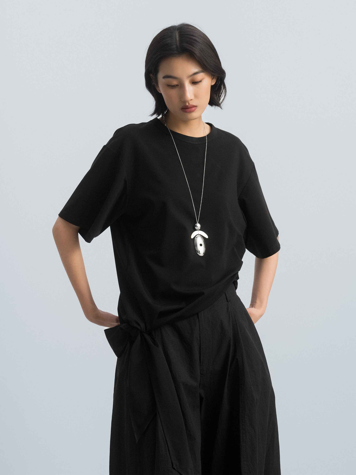 Black Silk Romanit Knot Hem Short-Sleeve T-Shirt