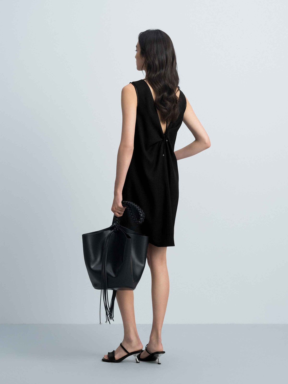 Black Diacetate Linen Weave Back V Knot Sleeveless Dress
