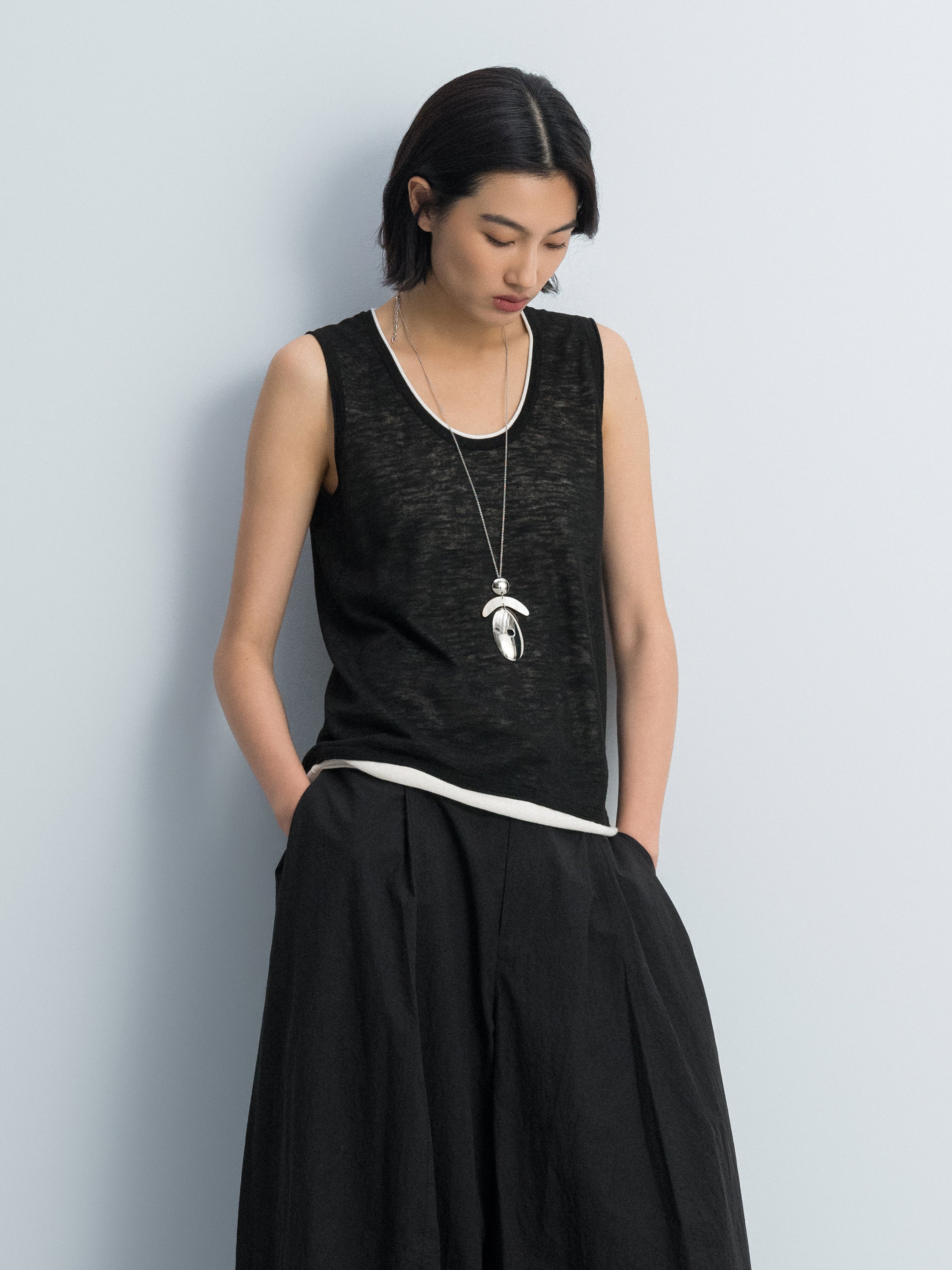 Black Two Yarn Color-Block Loose Straight Knit Vest