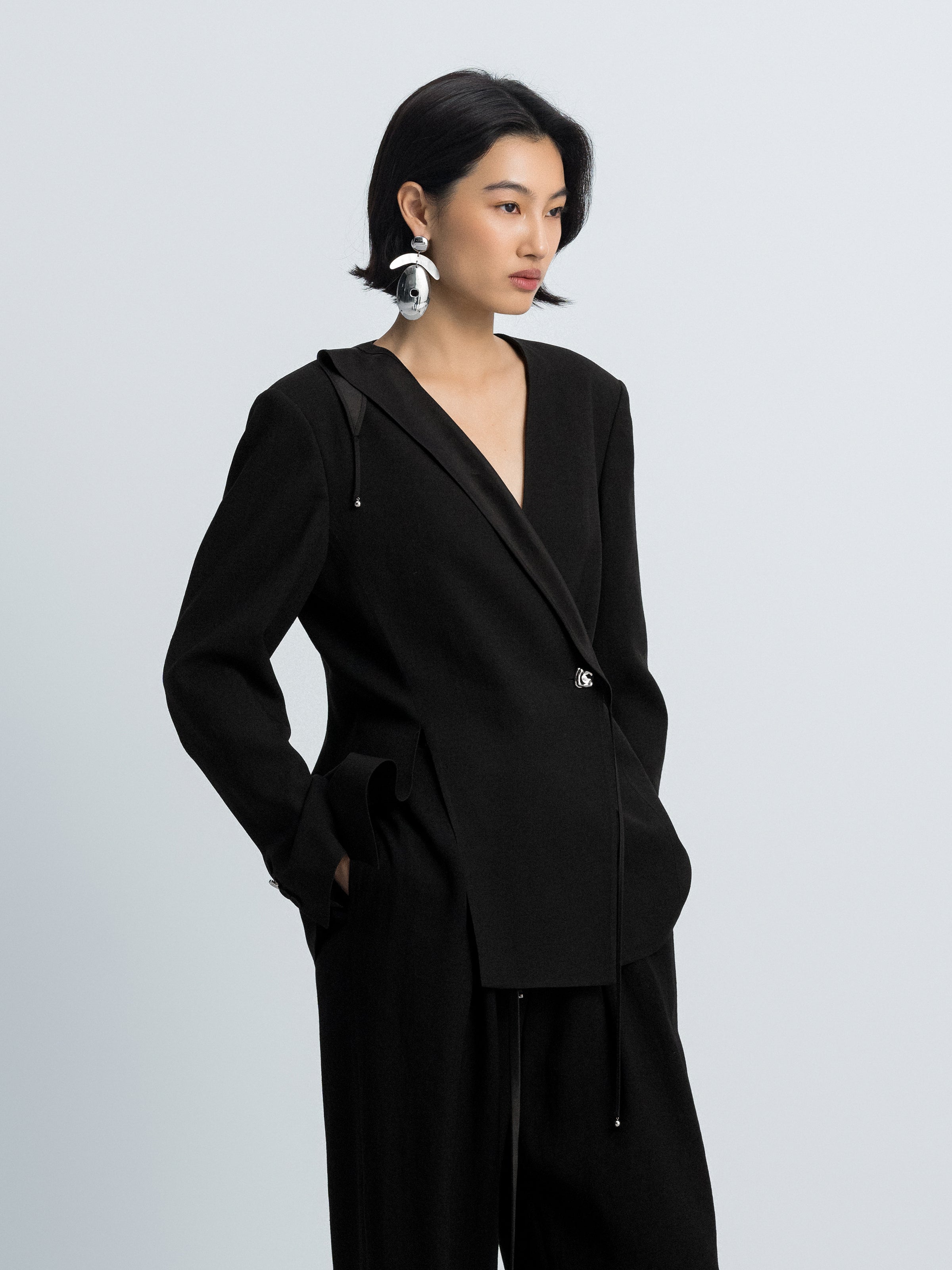 Black Diacetate Linen Weave V-Neck Metal Hardware Blazer