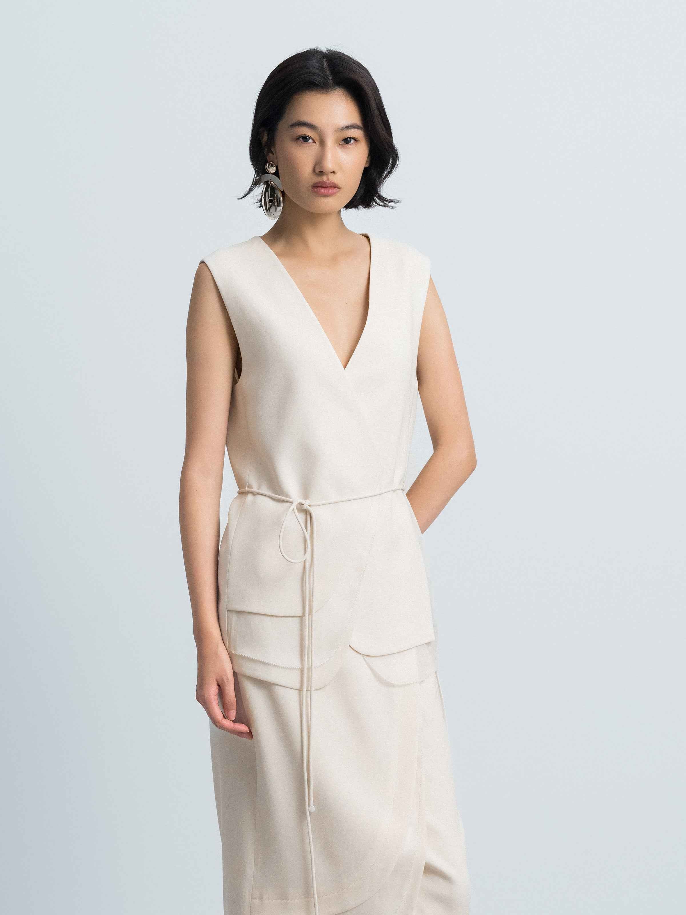 Cream White Triacetate Petal Pendant Straight Midi Vest