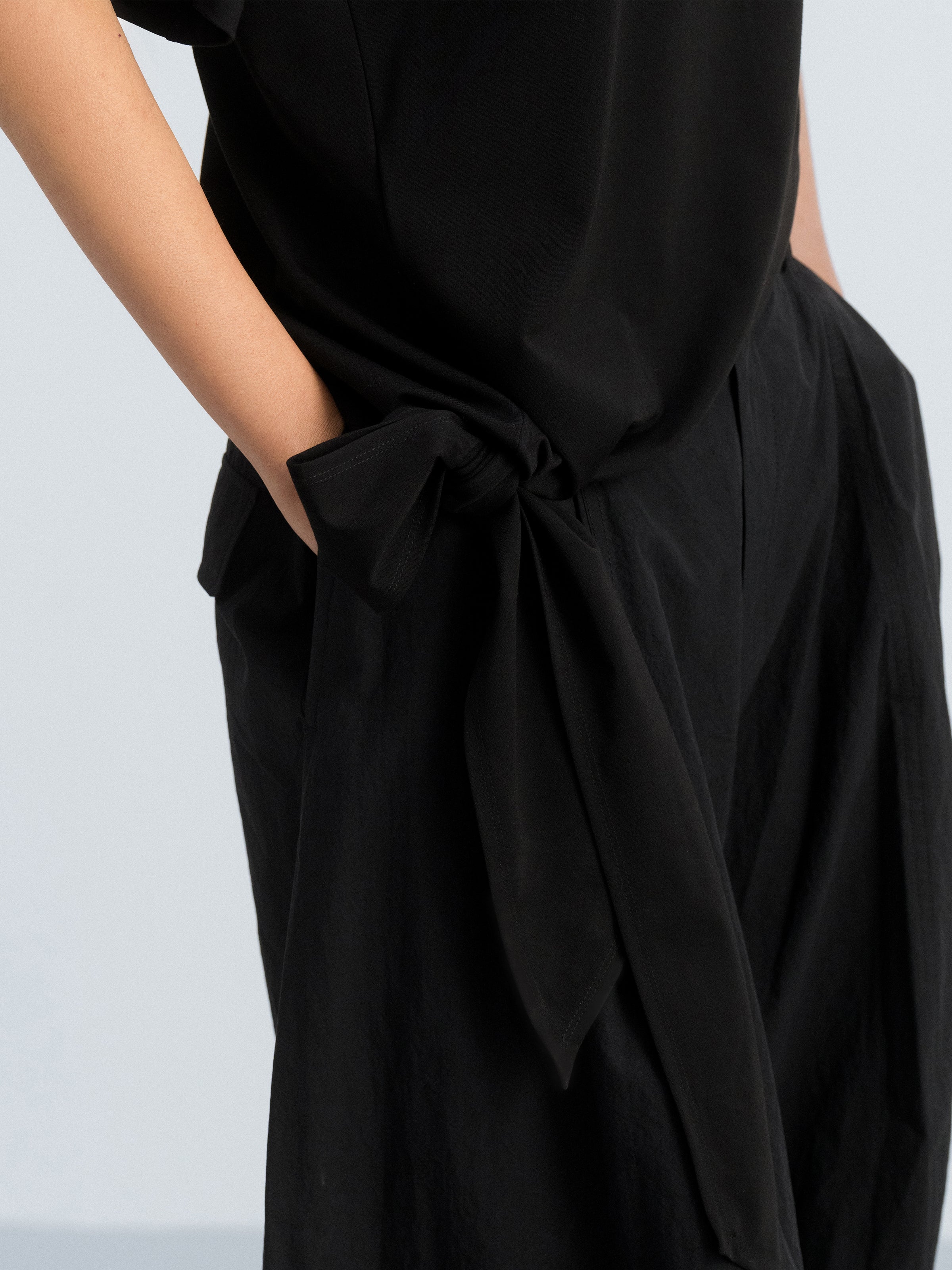 Black Silk Romanit Knot Hem Short-Sleeve T-Shirt