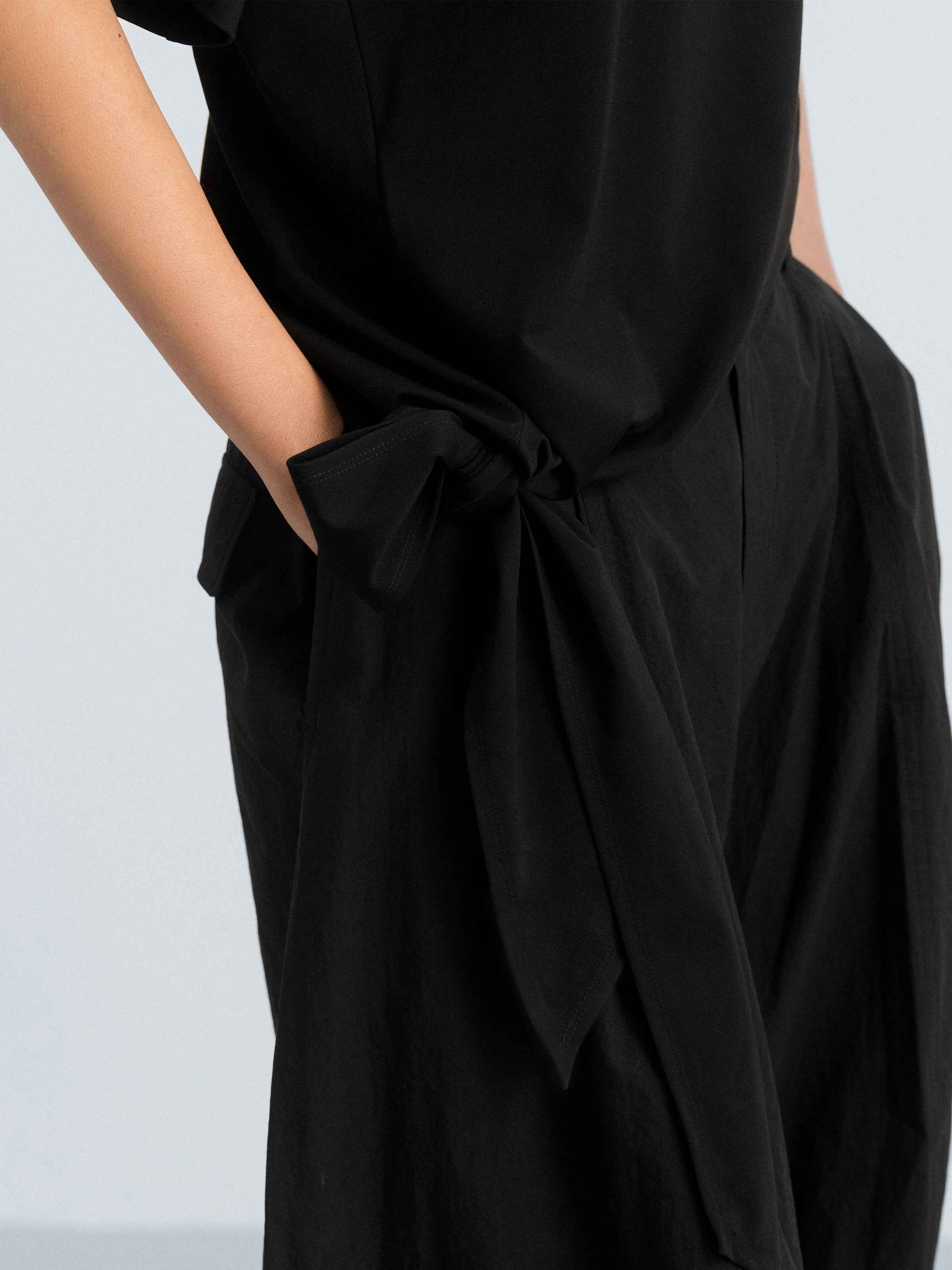 Black Silk Romanit Knot Hem Short-Sleeve T-Shirt