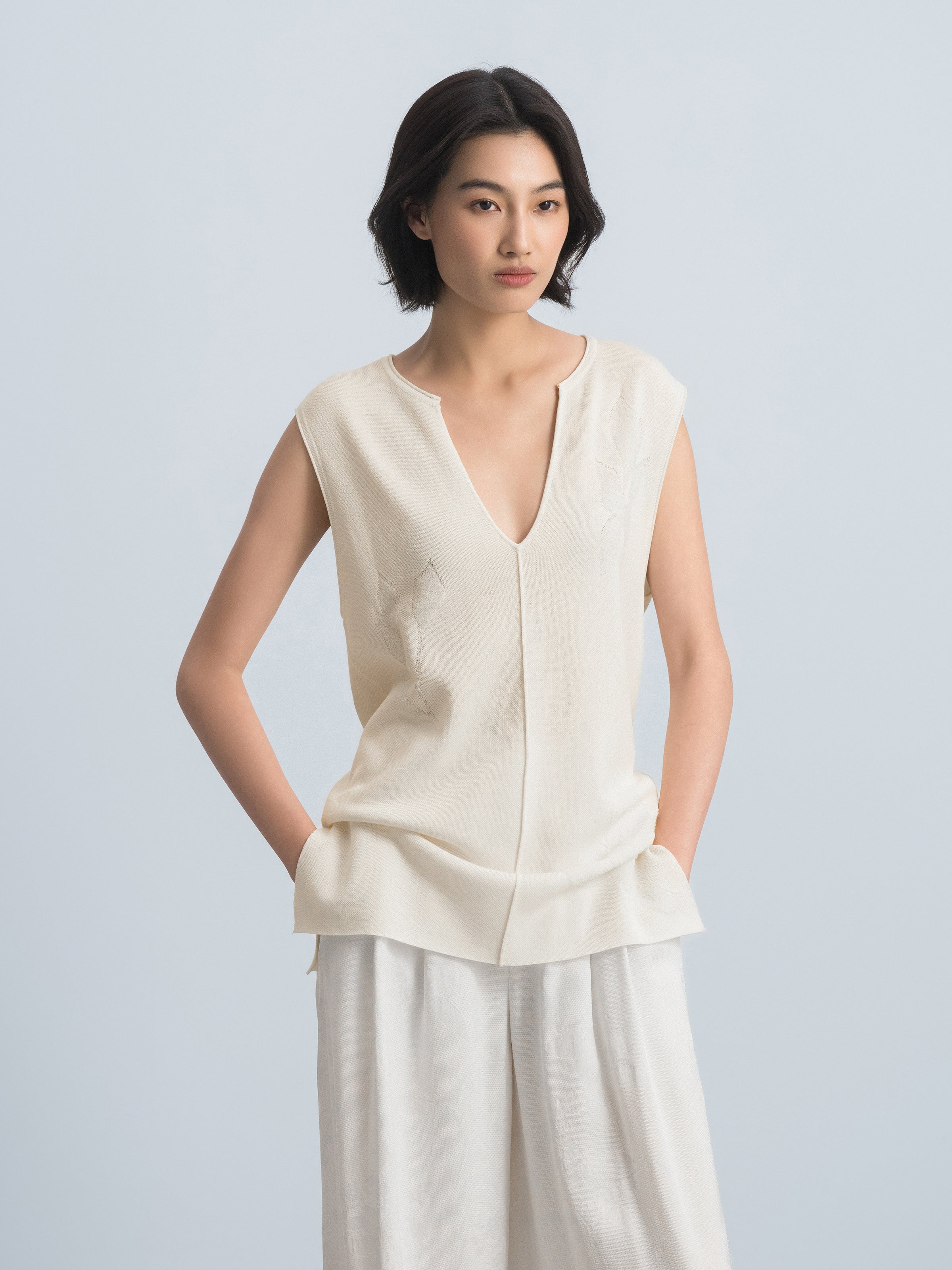 Cream White Cotton Acetate Floral Jacquard V-Neck Knit Vest