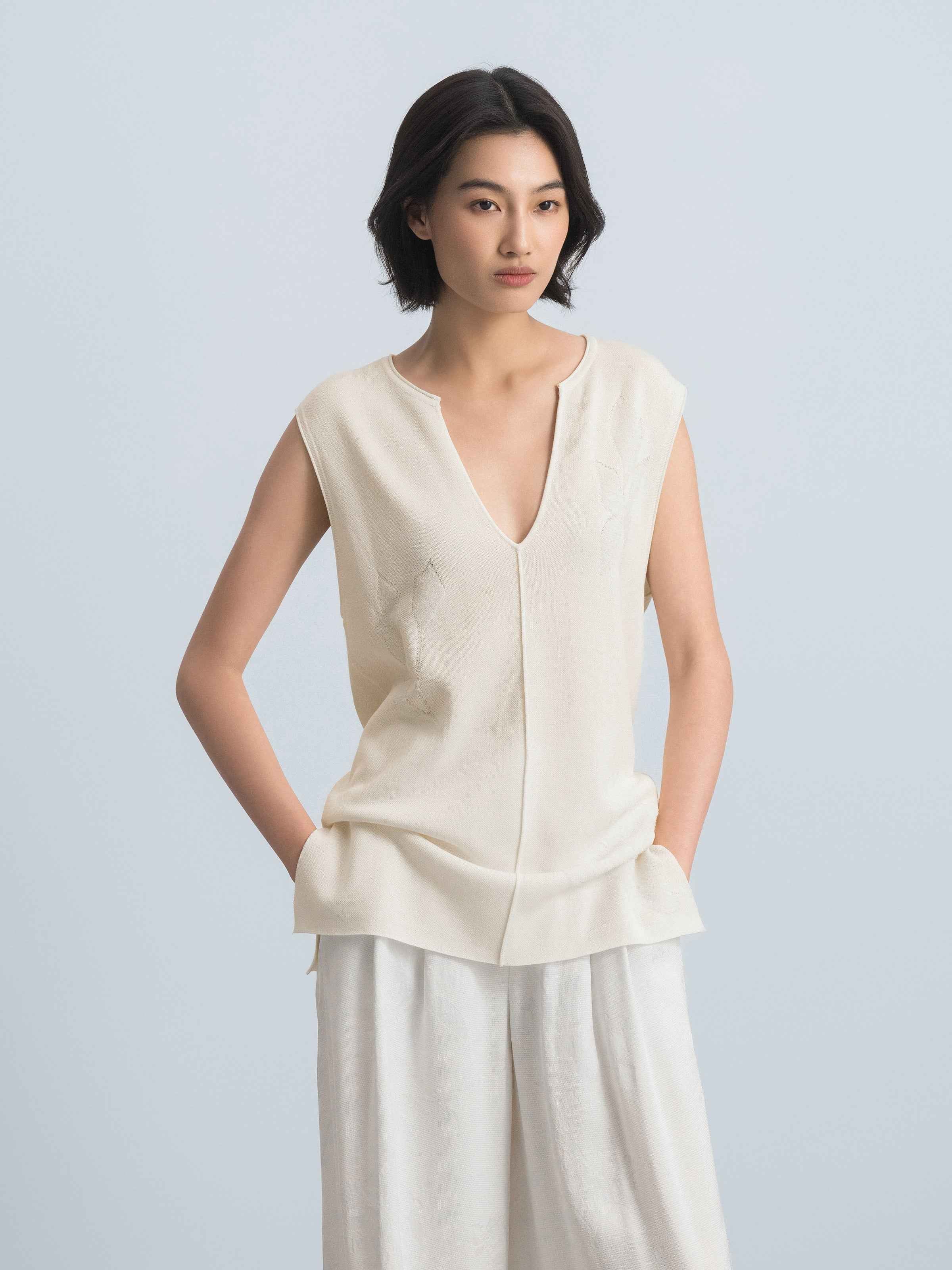 Cream White Cotton Acetate Floral Jacquard V-Neck Knit Vest