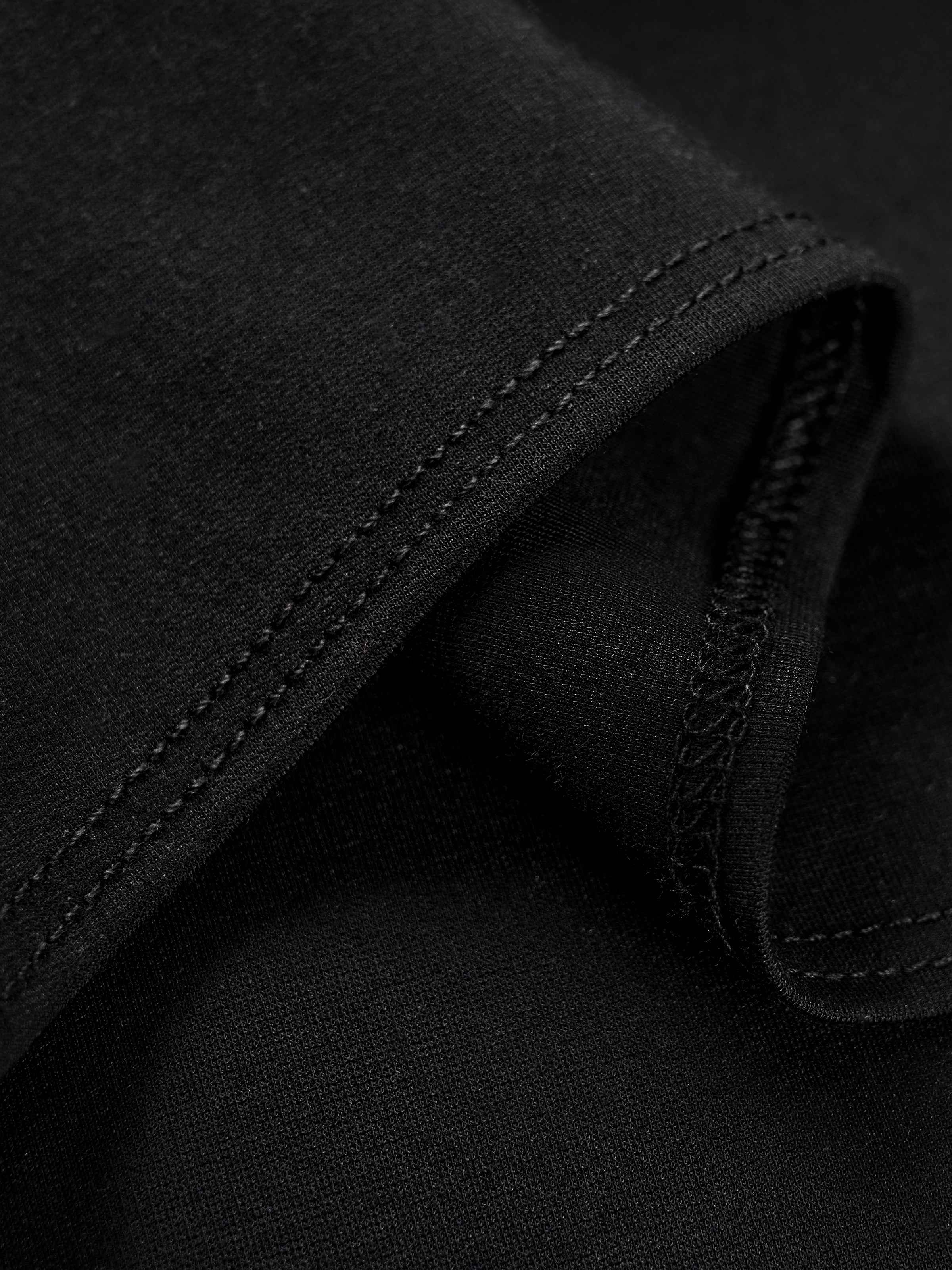 Black Silk Romanit Knot Hem Short-Sleeve T-Shirt