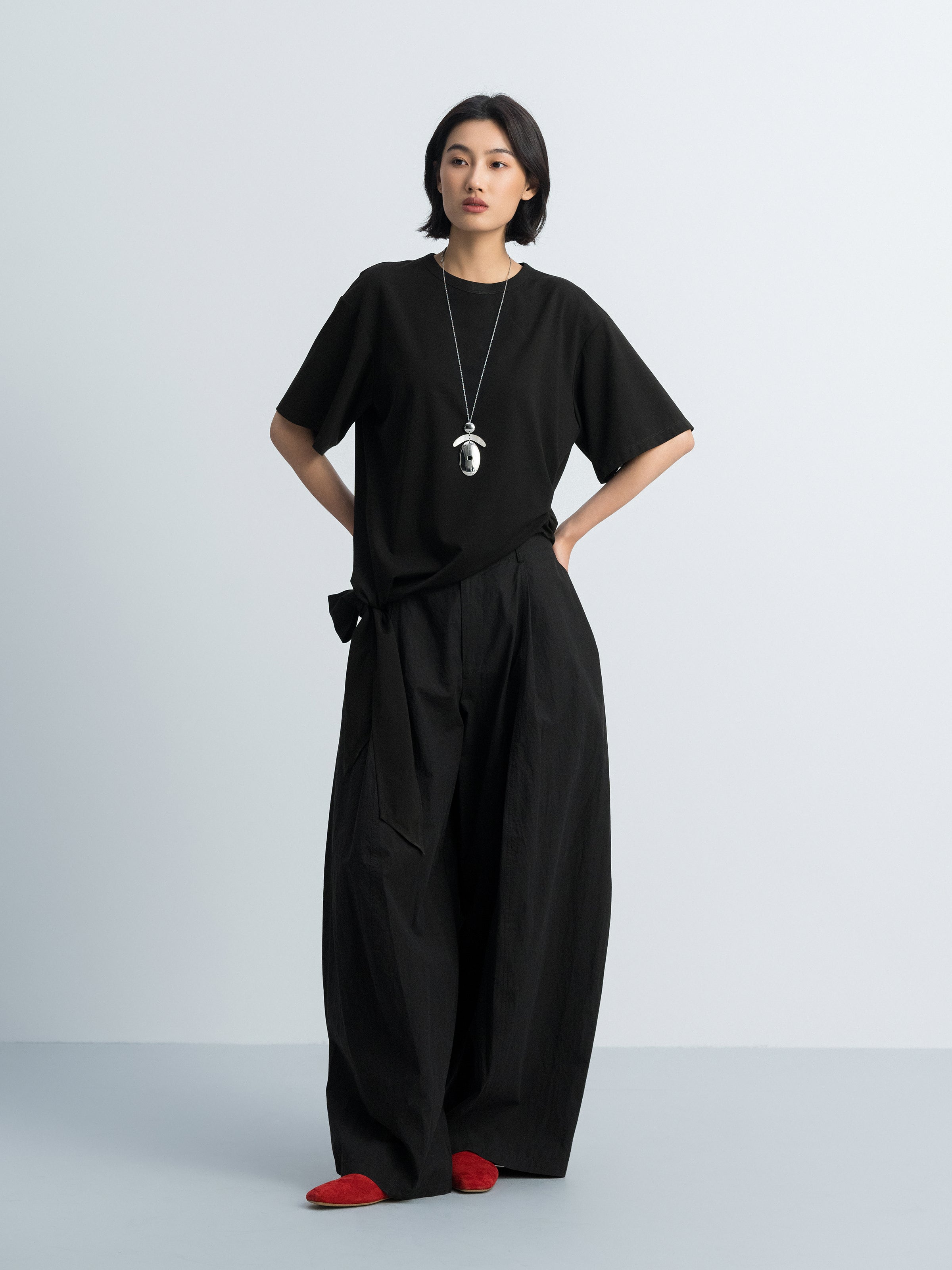 Black Silk Romanit Knot Hem Short-Sleeve T-Shirt