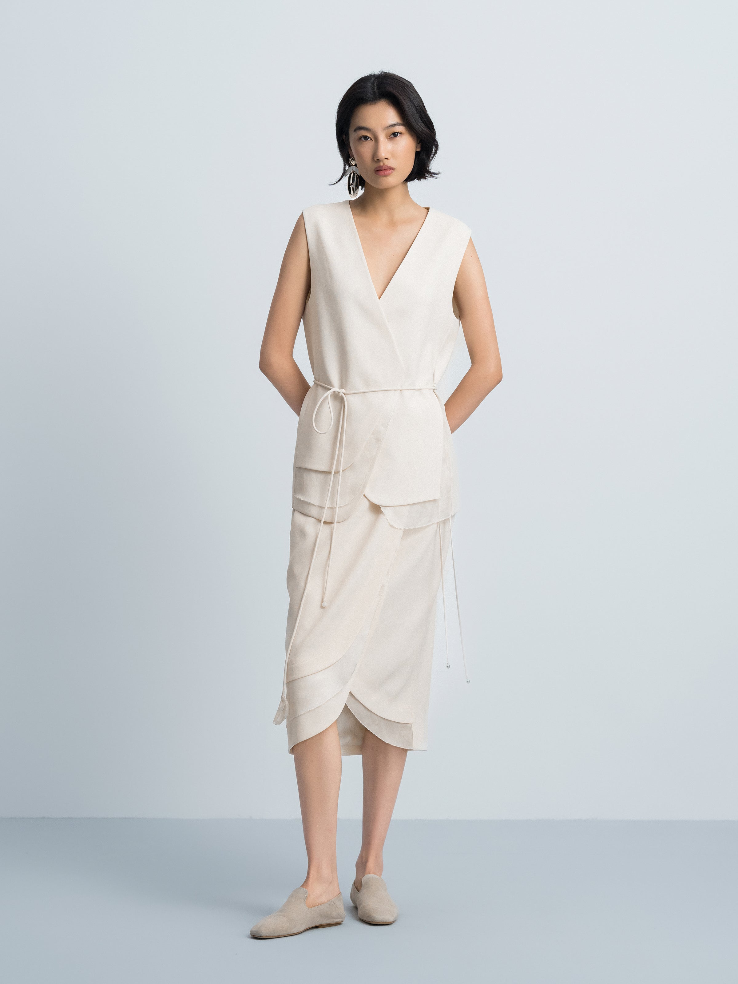 Cream White Triacetate Petal Pendant Straight Midi Vest