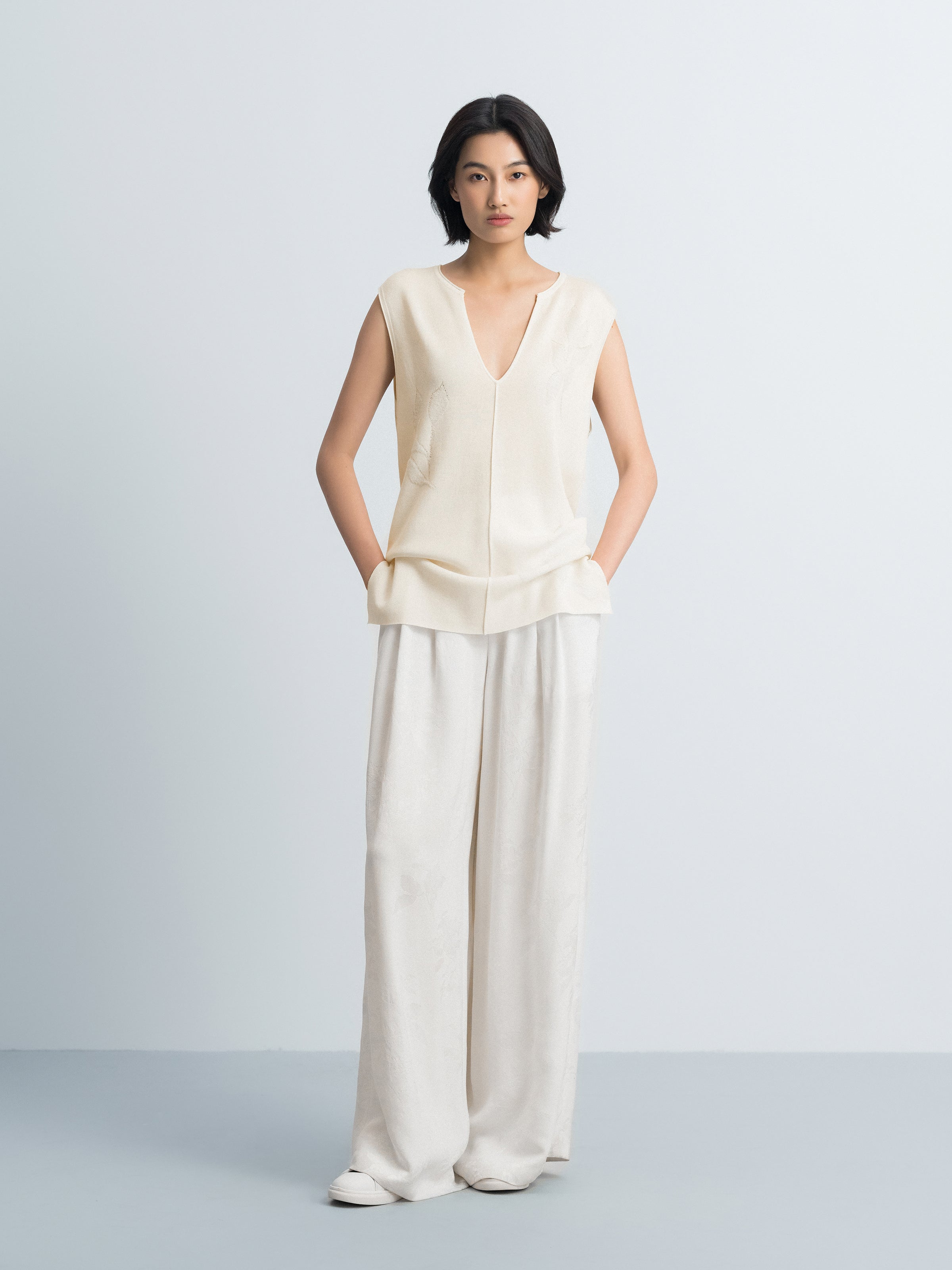 Cream White Cotton Acetate Floral Jacquard V-Neck Knit Vest