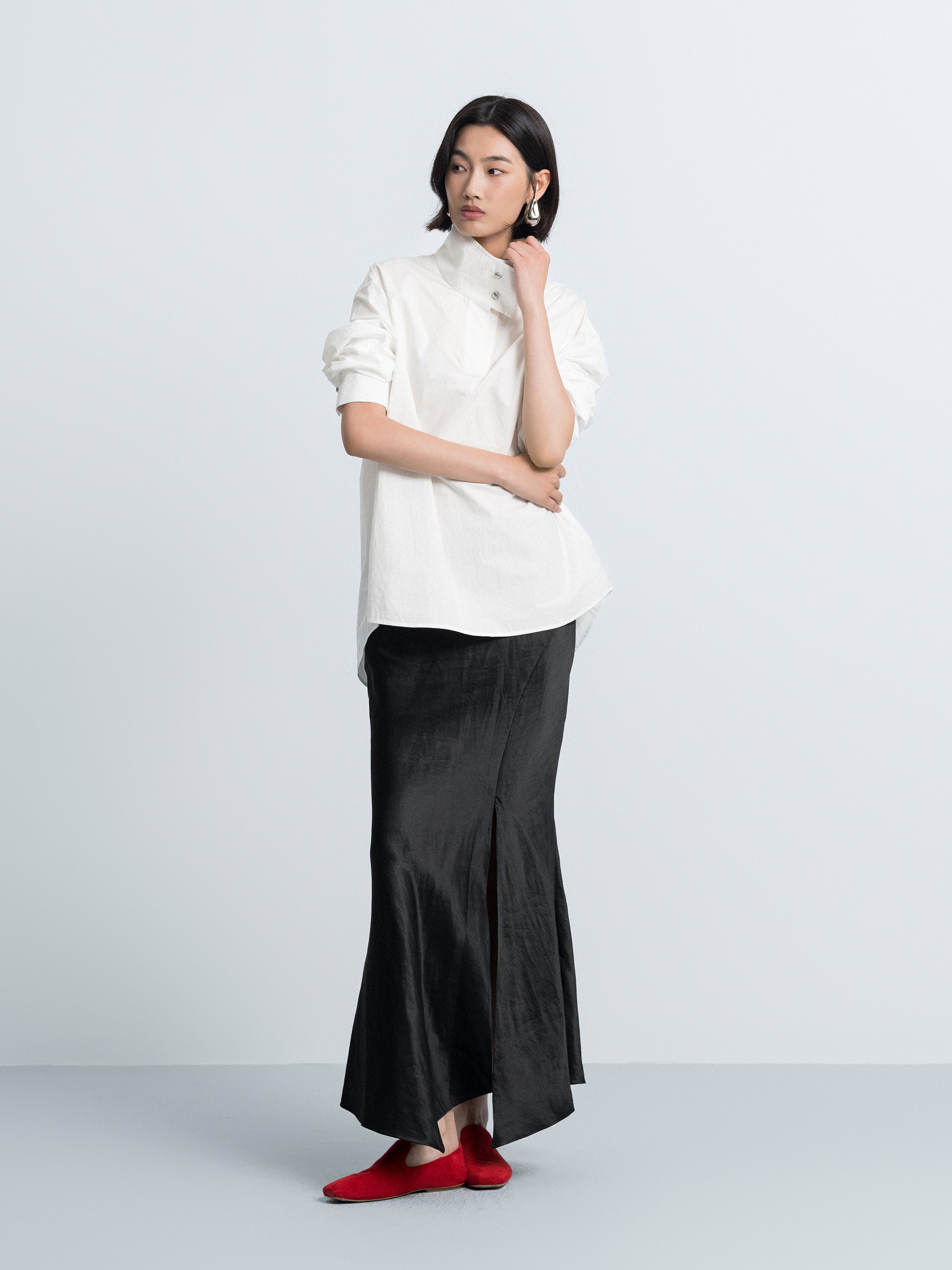 Off-white oversized shirt-style top, stand collar, button placket, short puff sleeves