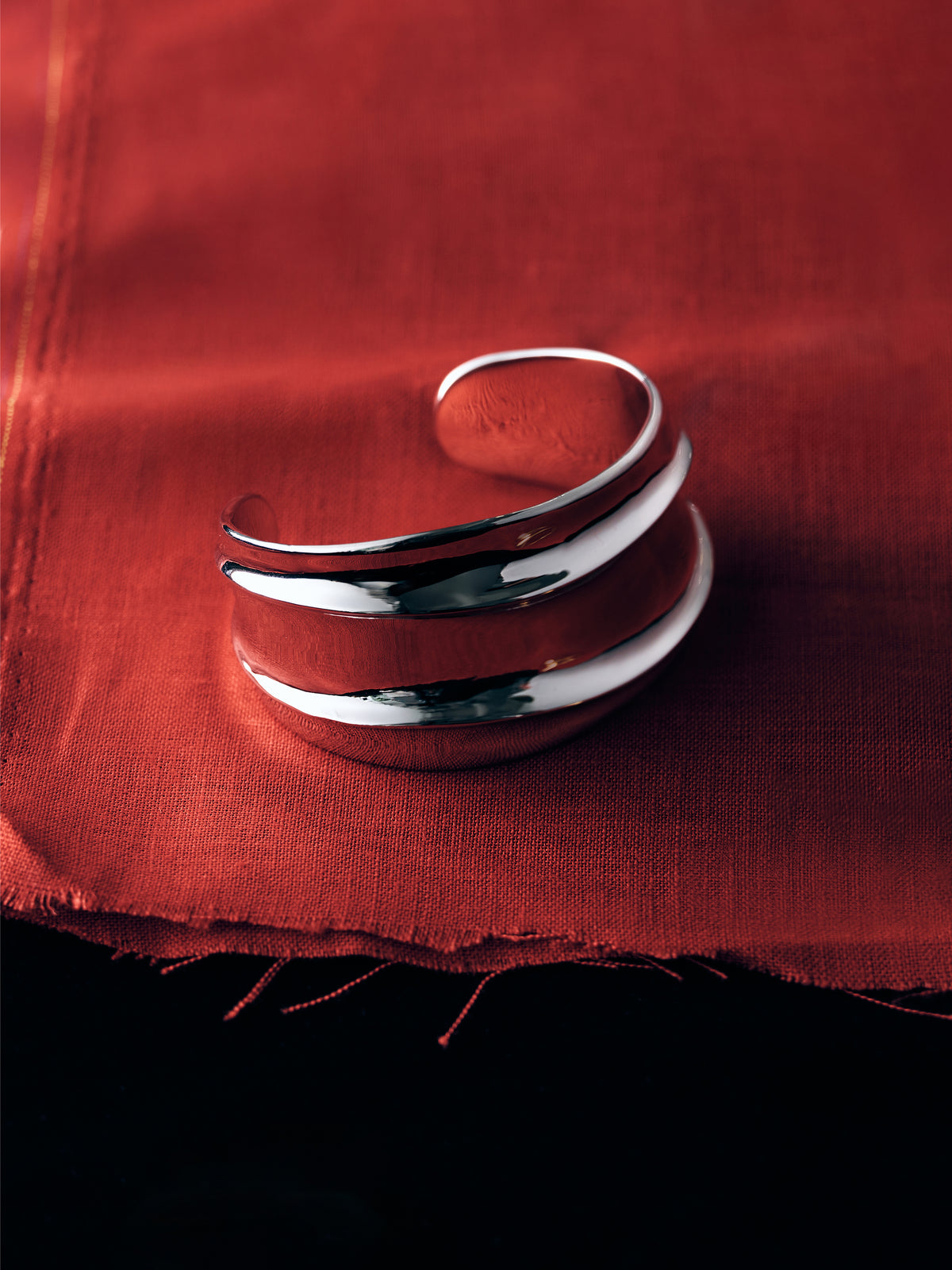 Asymmetrical Streamline‑Cuff Bracelet