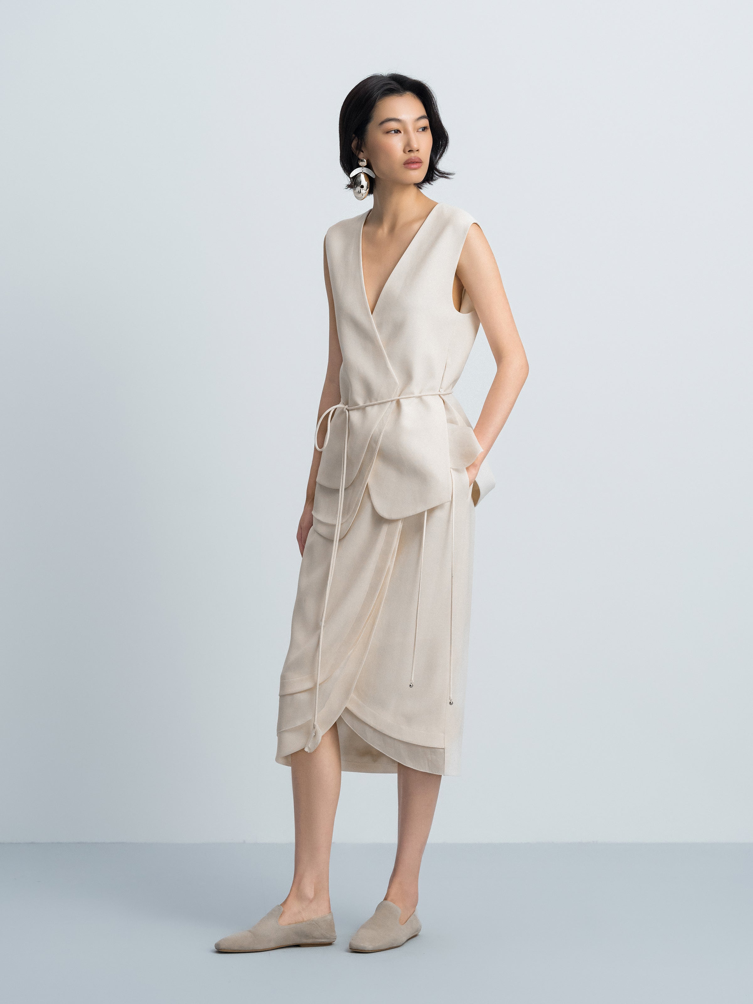 Cream White Triacetate Petal Pendant Straight Midi Vest