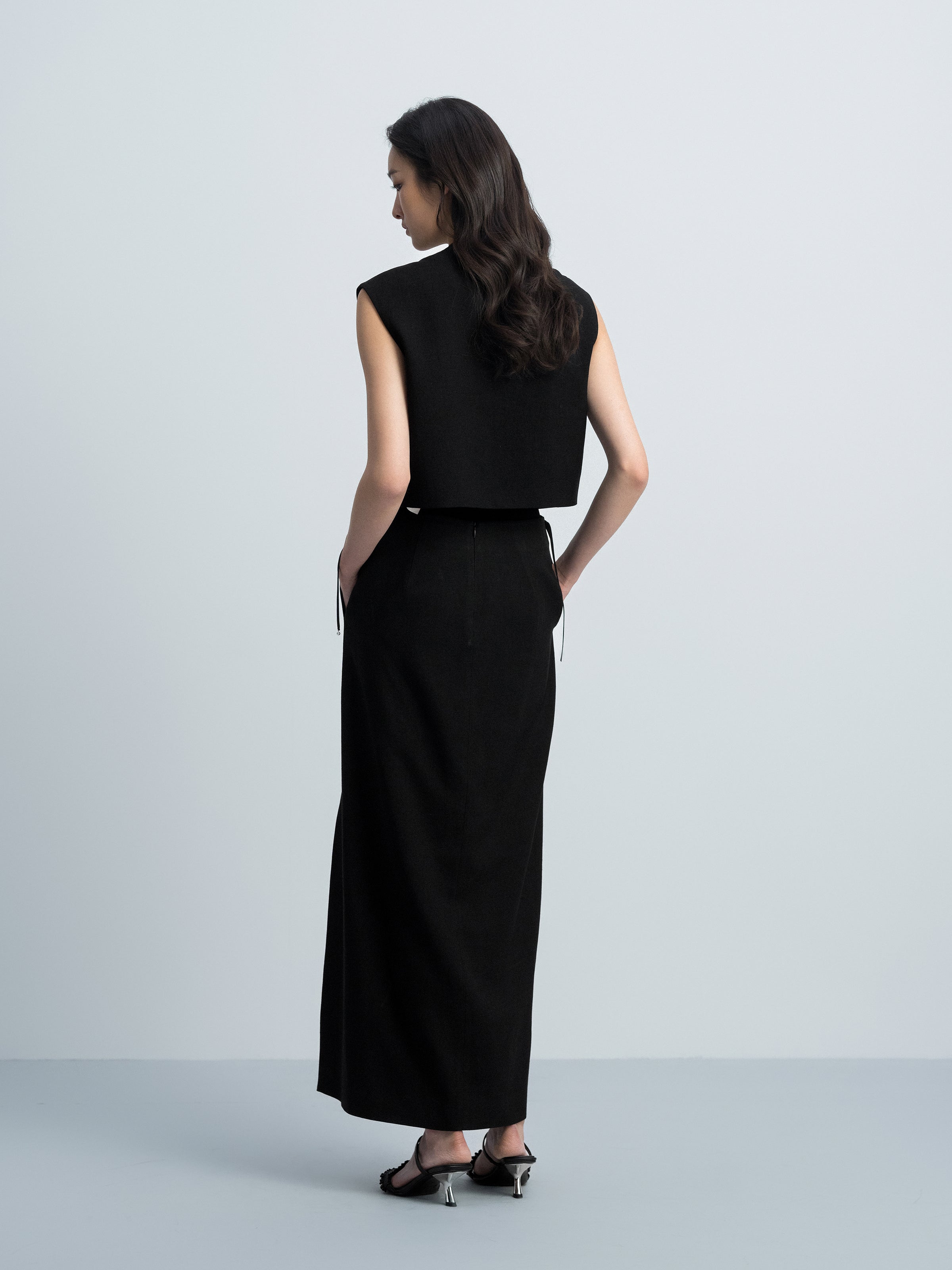 Black Diacetate Linen Weave Cropped Straight Short Vest