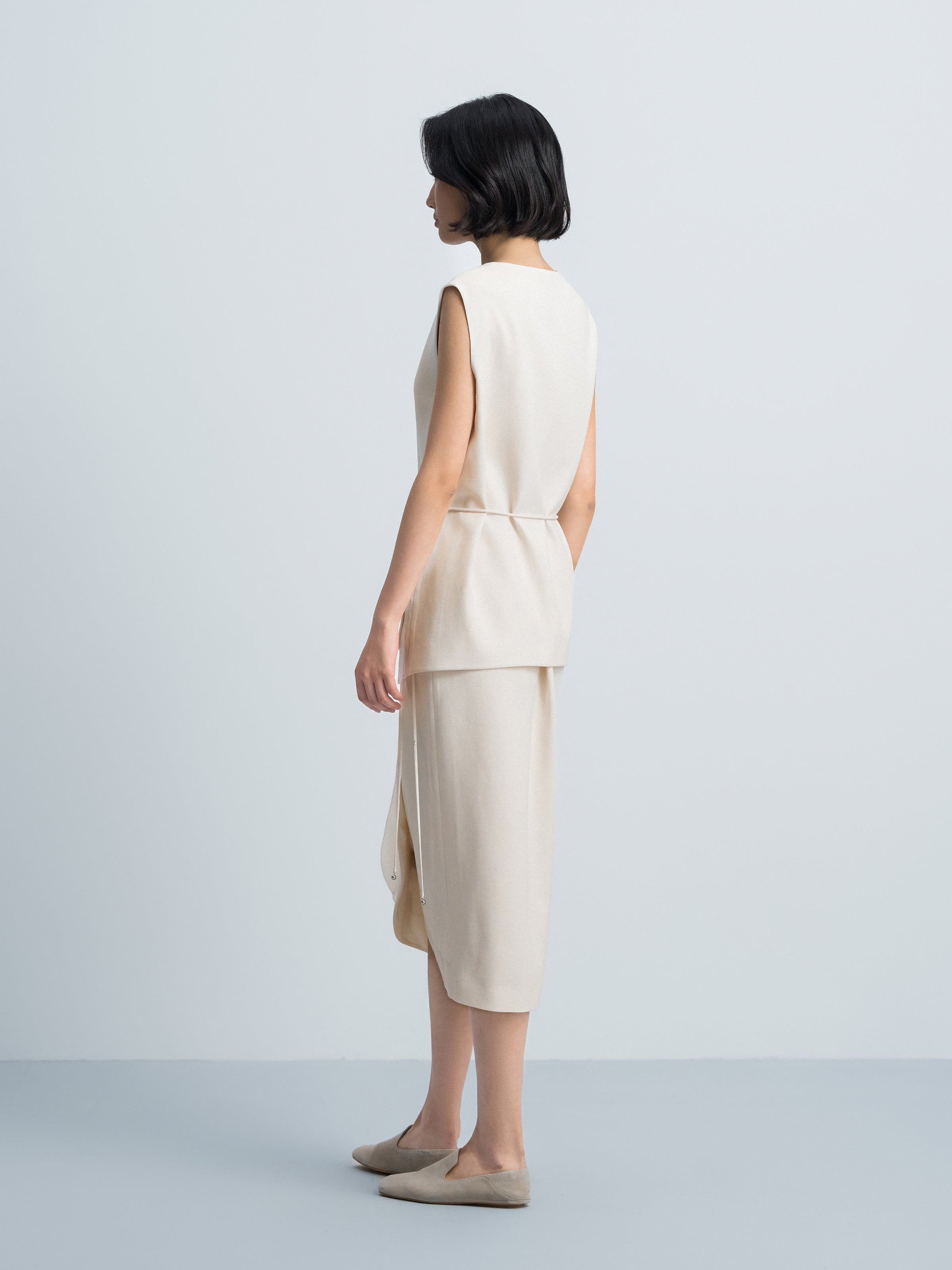 Cream White Triacetate Petal Pendant Straight Midi Vest