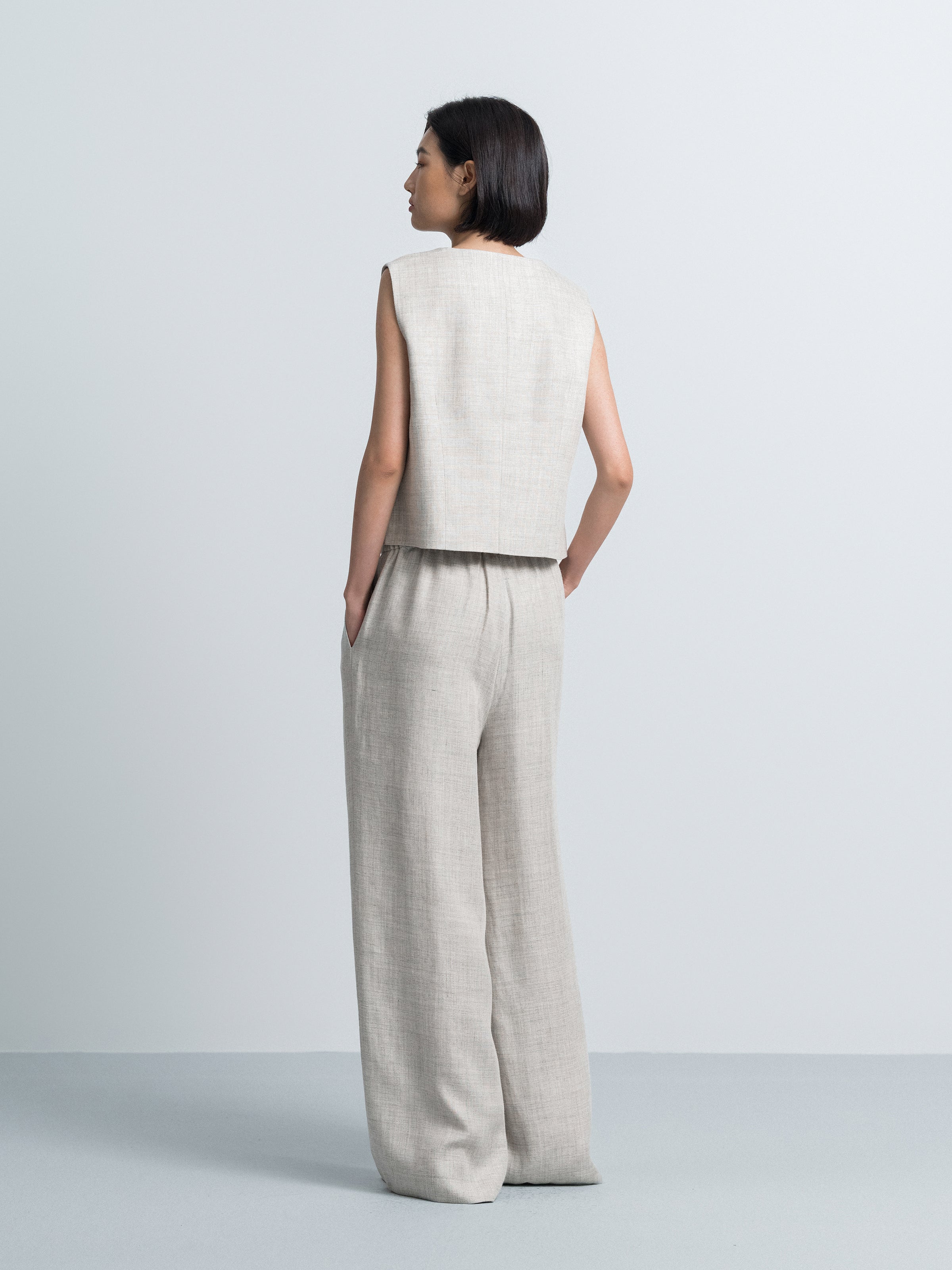 Gilet court col en V en lin et viscose gris clair