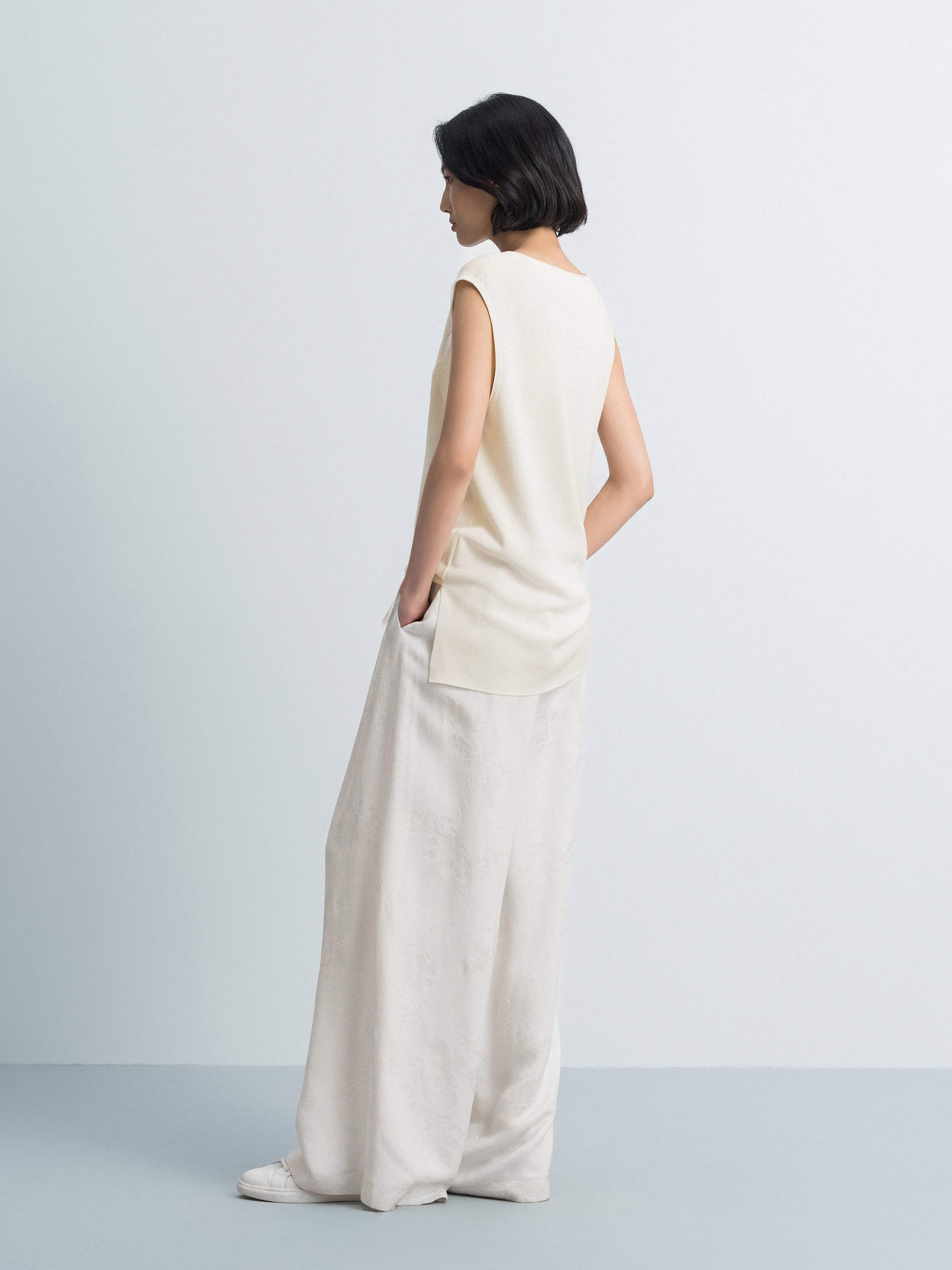 Cream White Cotton Acetate Floral Jacquard V-Neck Knit Vest