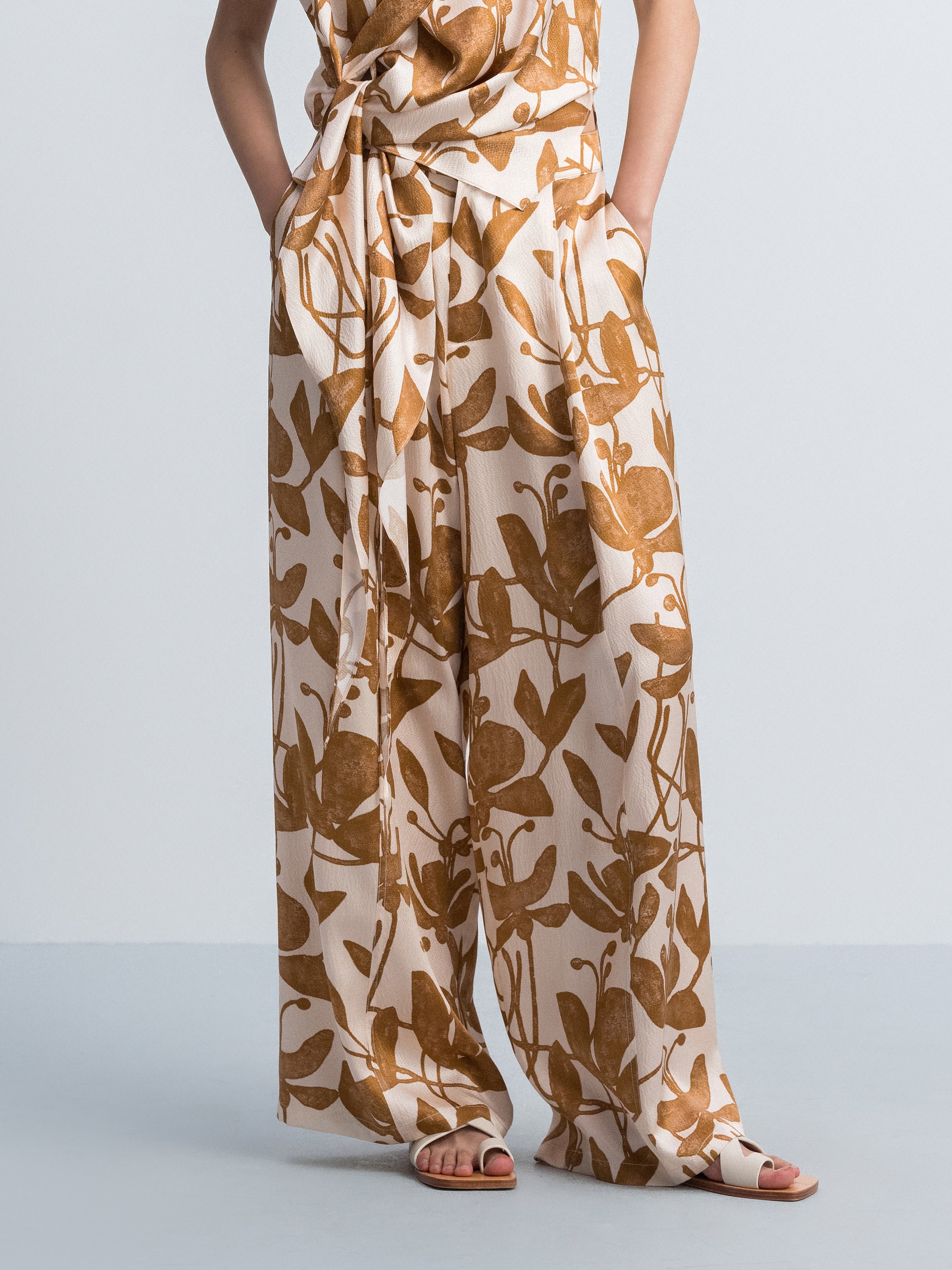 Pattern Tapered Pants