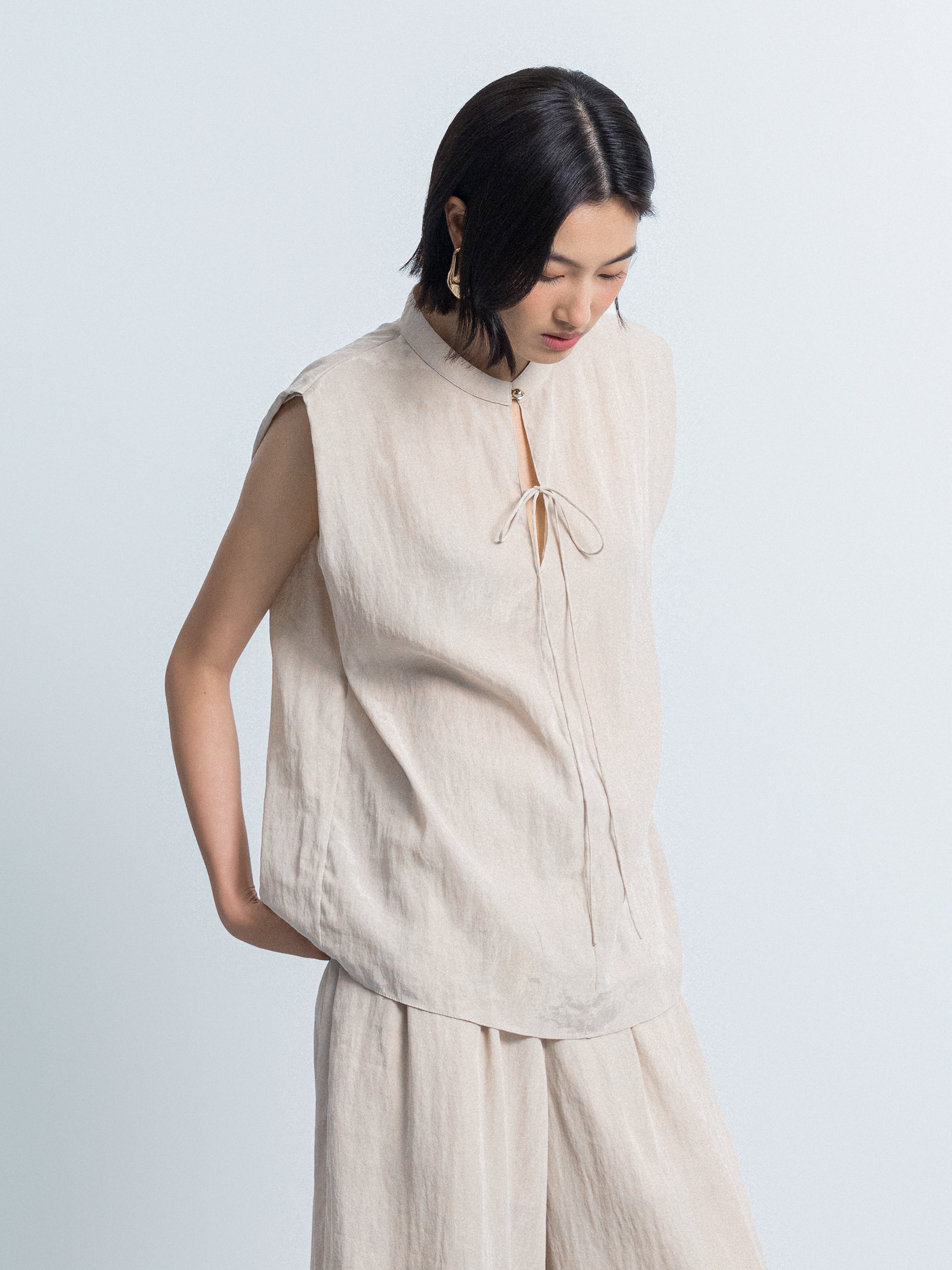 Sleeveless Stand Collar Tie Top