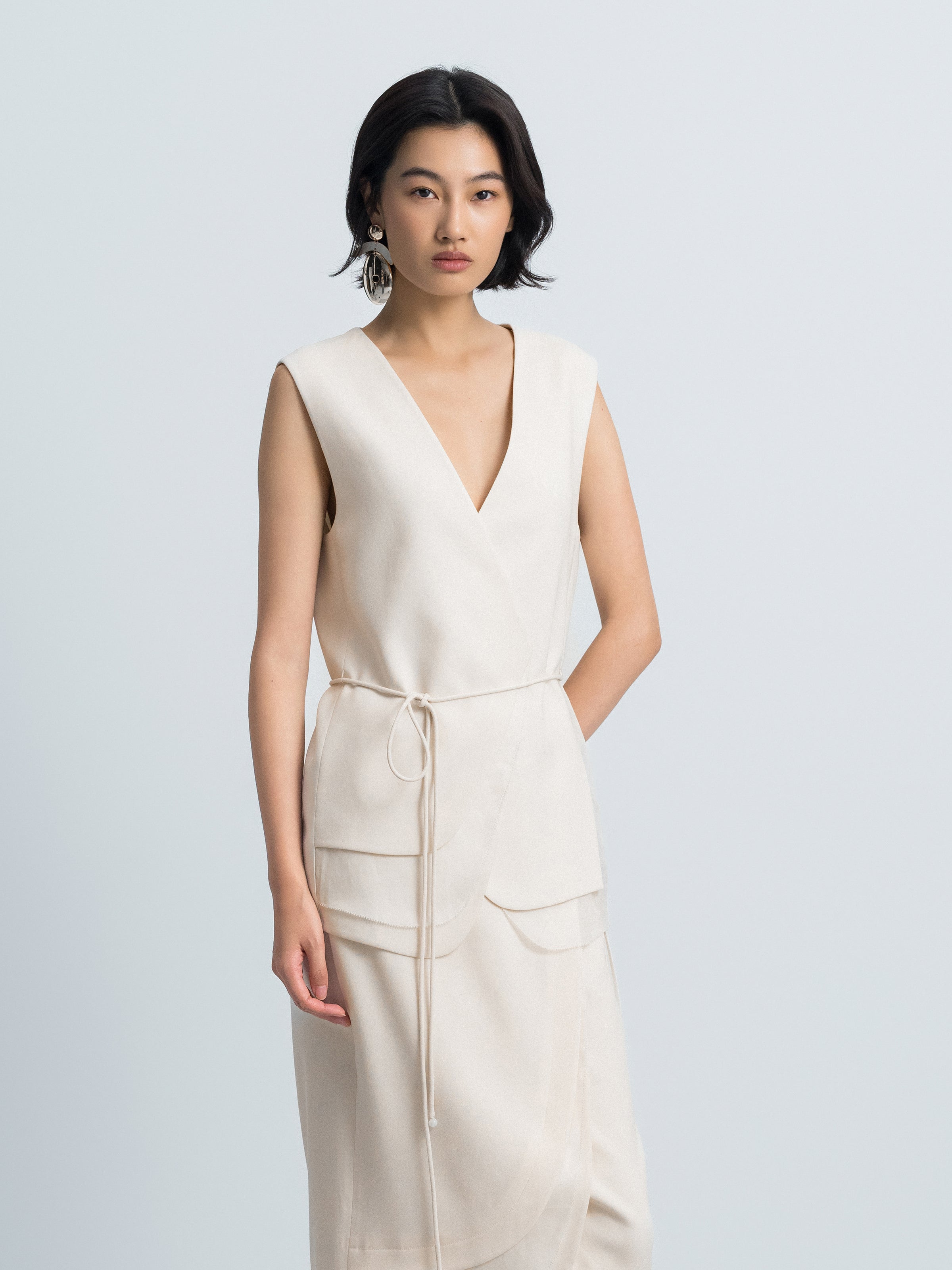 Cream White Triacetate Petal Pendant Straight Midi Vest