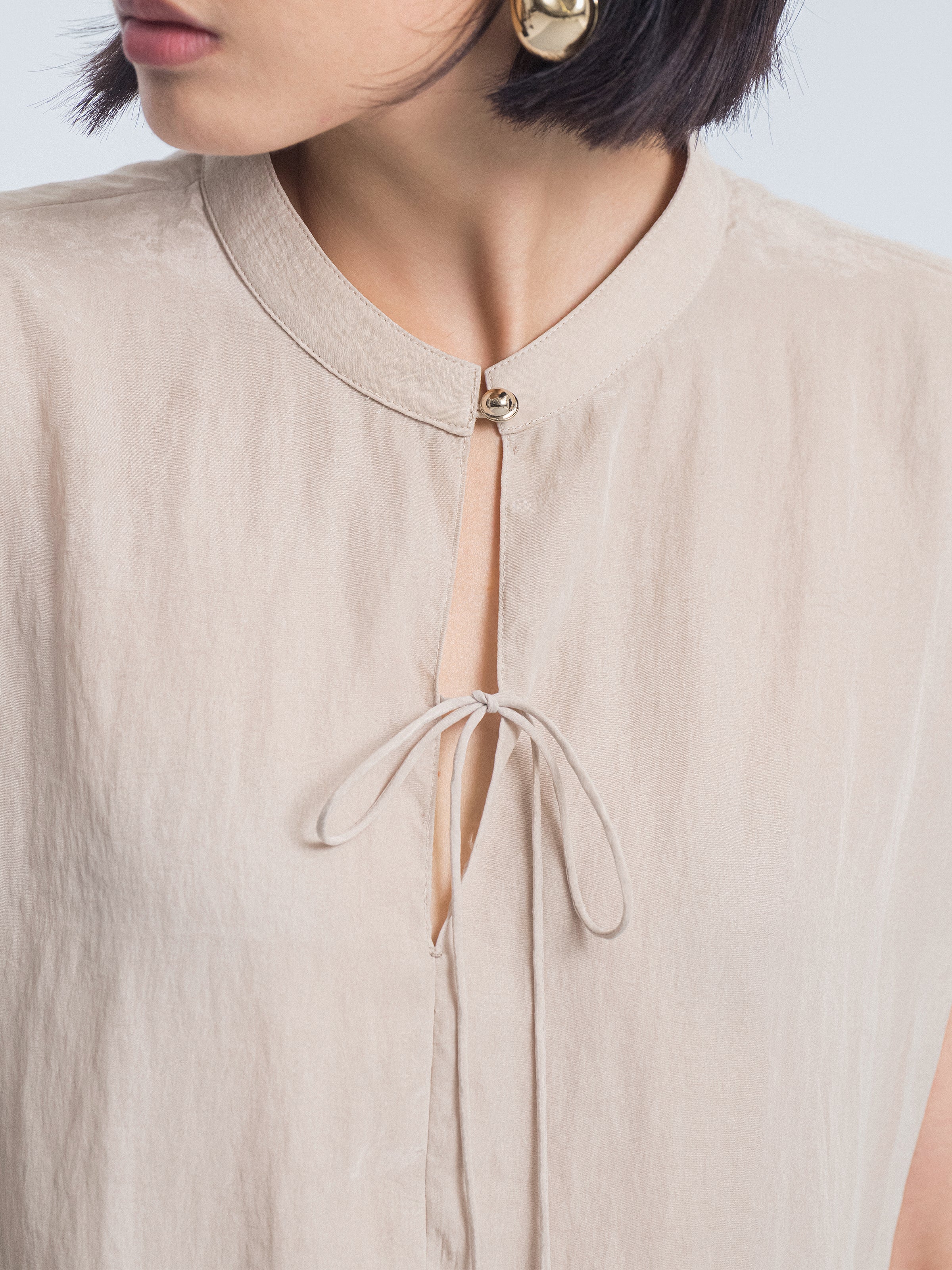 Sleeveless Stand Collar Tie Top